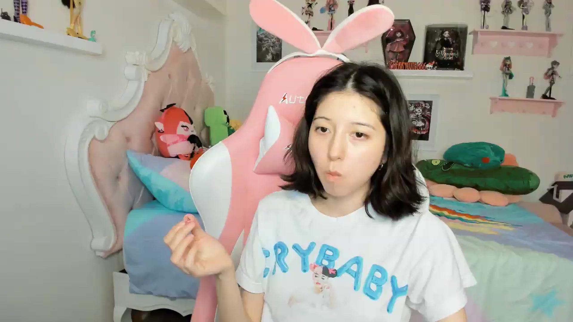 Gallery image thumbnail from Cherrycute666's myfreecams stream on, 04/22/2026, 03:54 image 1 of 20