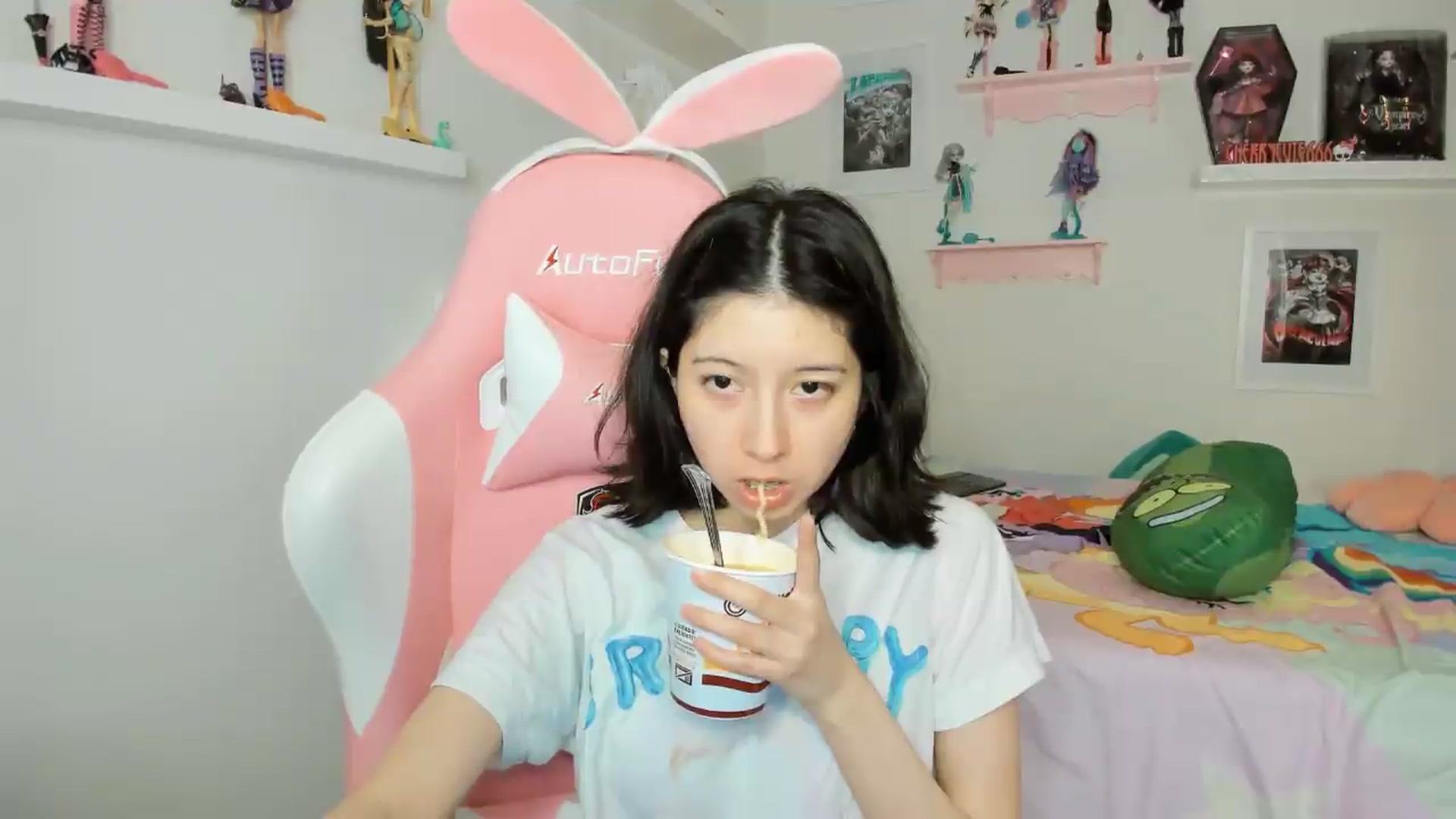 Gallery image thumbnail from Cherrycute666's myfreecams stream on, 04/22/2026, 05:30 image 17 of 20