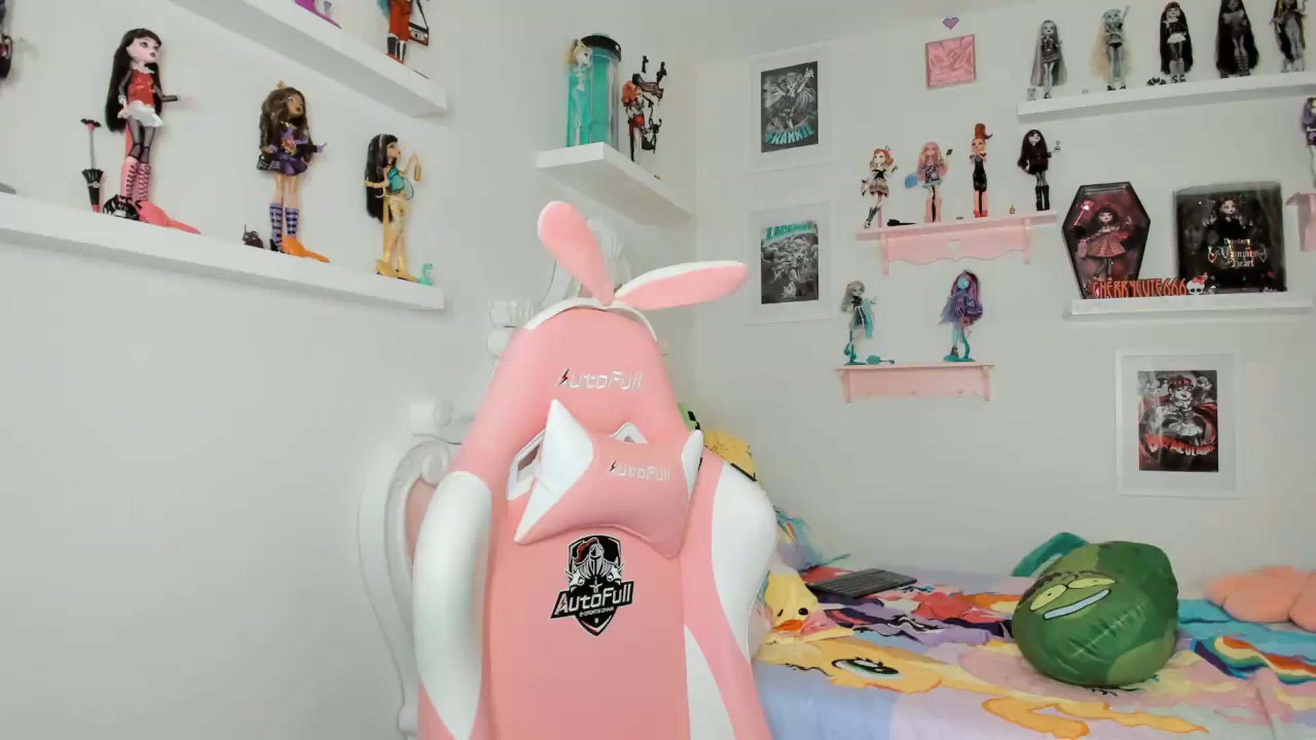 Gallery image thumbnail from Cherrycute666's myfreecams stream on, 04/22/2026, 05:30 image 16 of 20
