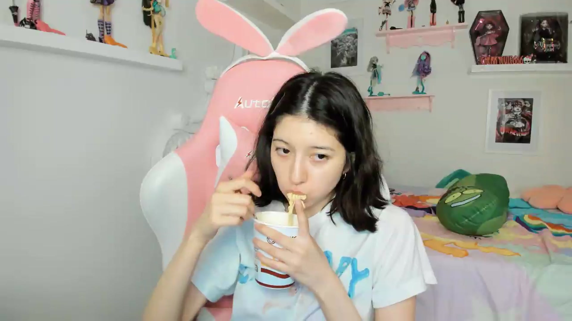 Gallery image thumbnail from Cherrycute666's myfreecams stream on, 04/22/2026, 05:30 image 18 of 20