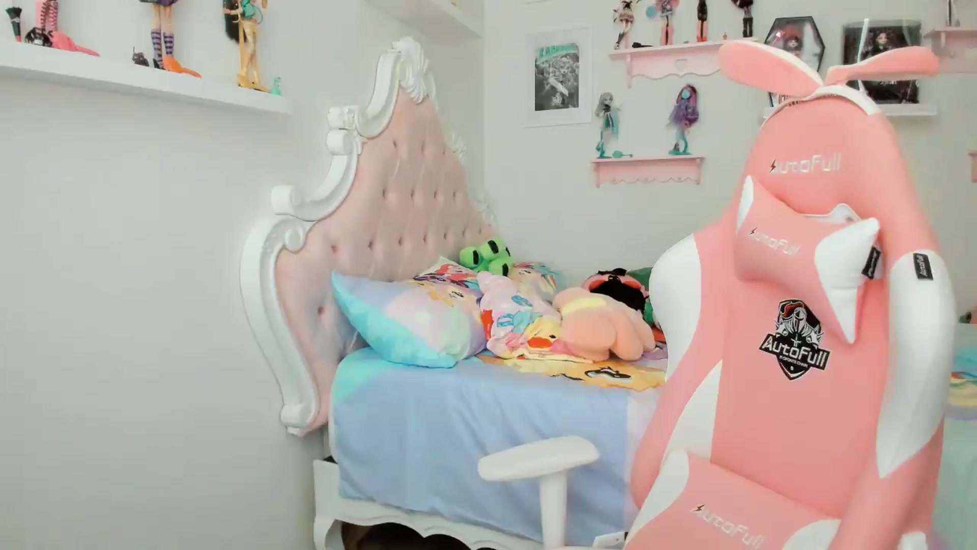 Gallery image thumbnail from Cherrycute666's myfreecams stream on, 04/23/2026, 24:59 image 2 of 20