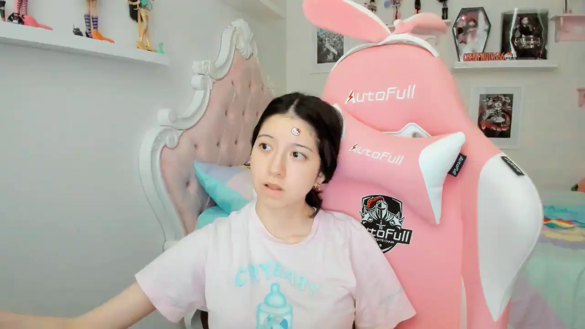 Gallery image thumbnail from Cherrycute666's myfreecams stream on, 04/23/2026, 24:59 image 1 of 20