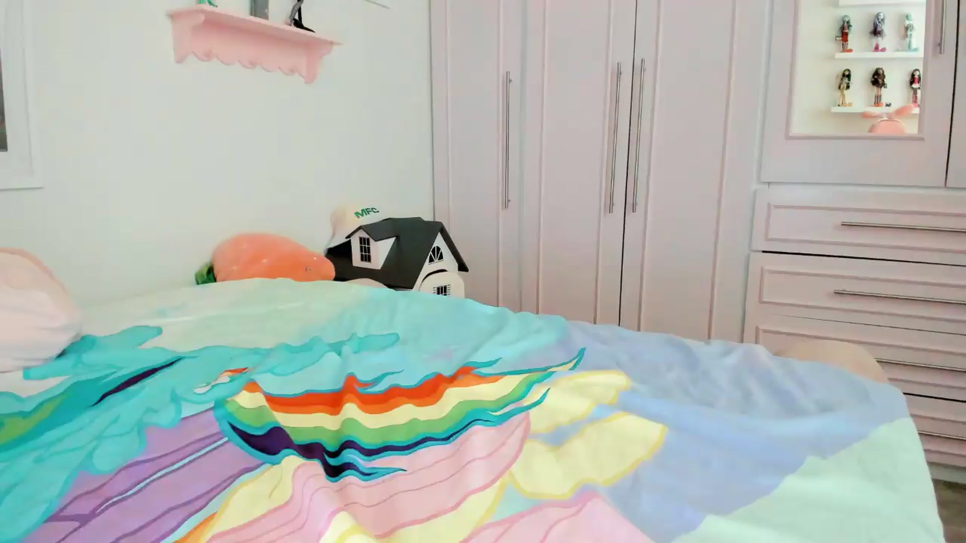 Gallery image thumbnail from Cherrycute666's myfreecams stream on, 04/23/2026, 24:59 image 10 of 20