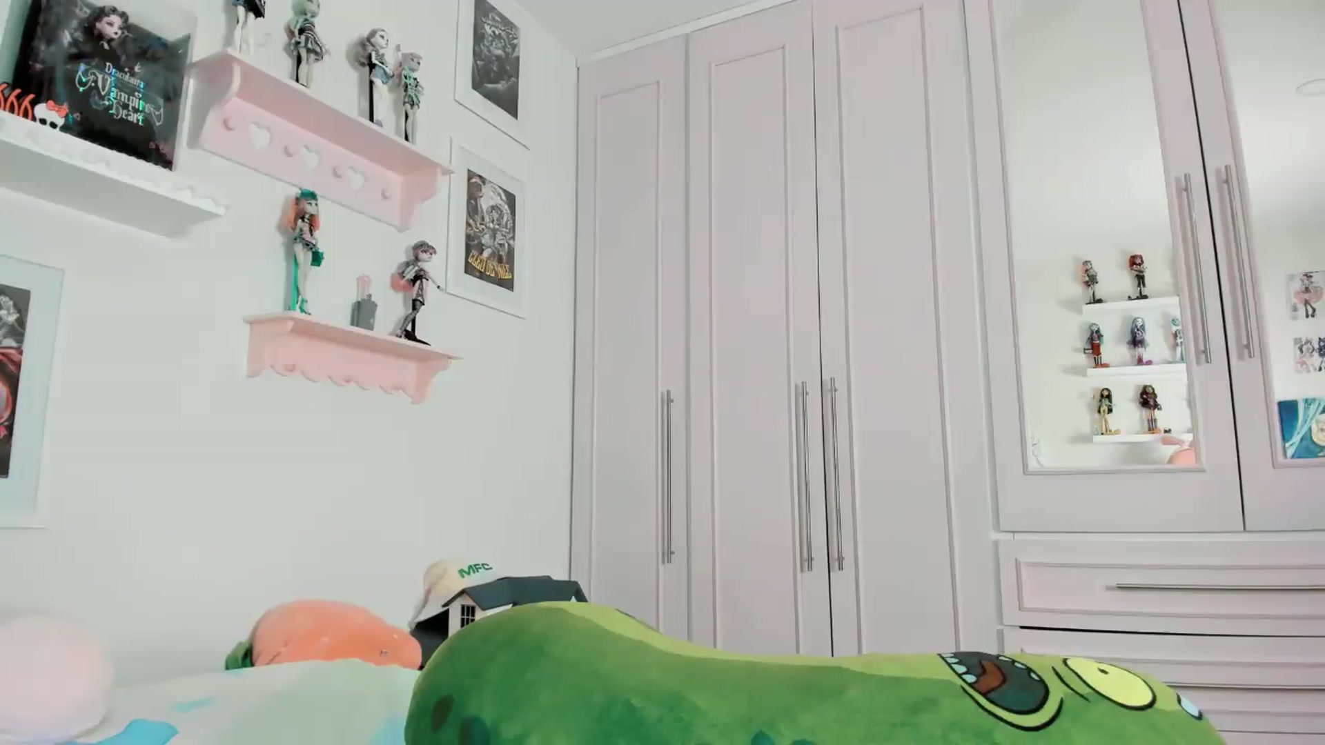 Gallery image thumbnail from Cherrycute666's myfreecams stream on, 04/23/2026, 06:53 image 6 of 20