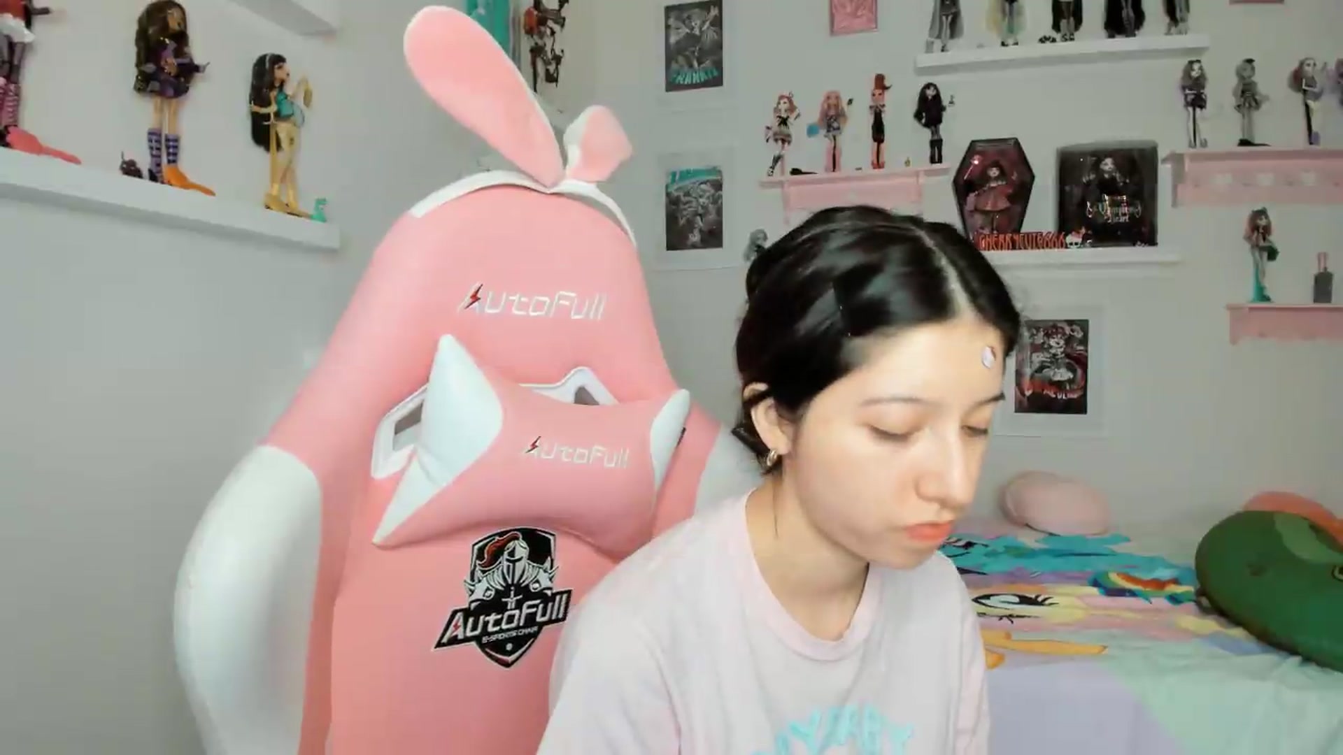 Gallery image thumbnail from Cherrycute666's myfreecams stream on, 04/23/2026, 06:53 image 9 of 20