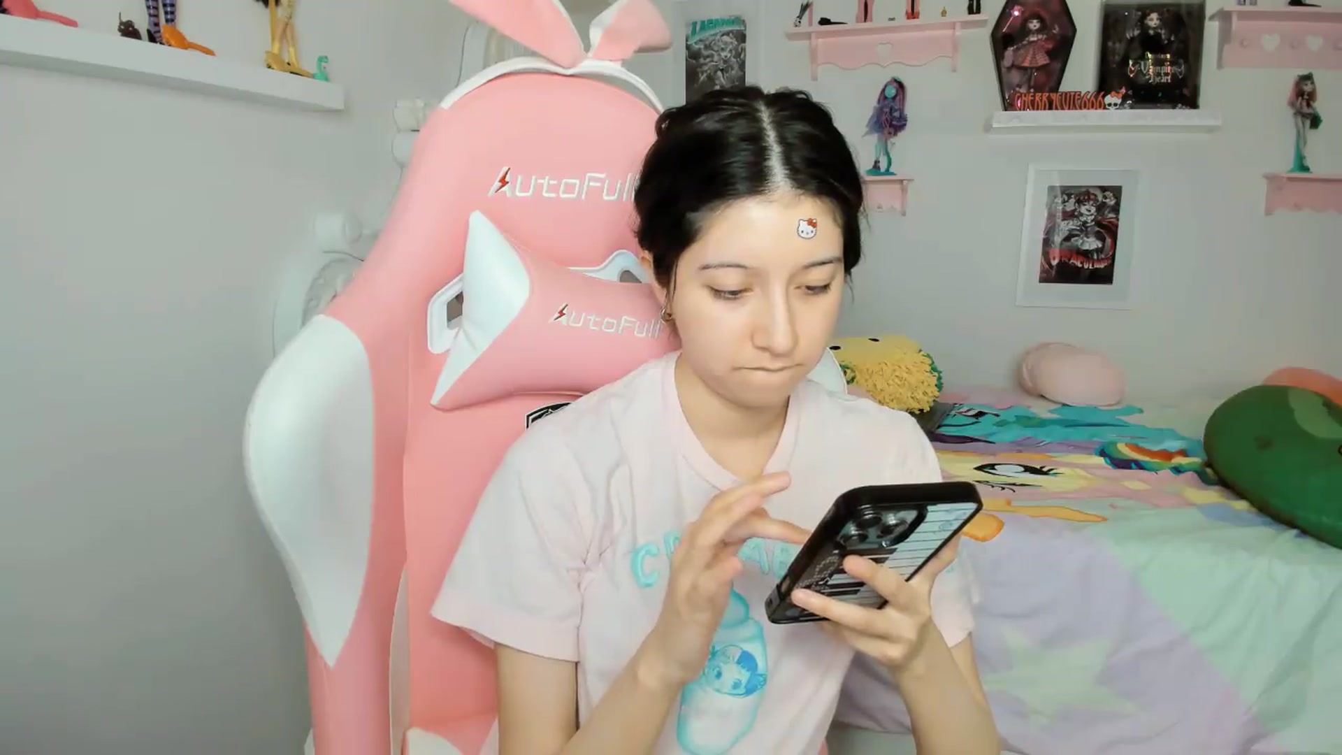 Gallery image thumbnail from Cherrycute666's myfreecams stream on, 04/23/2026, 06:53 image 14 of 20