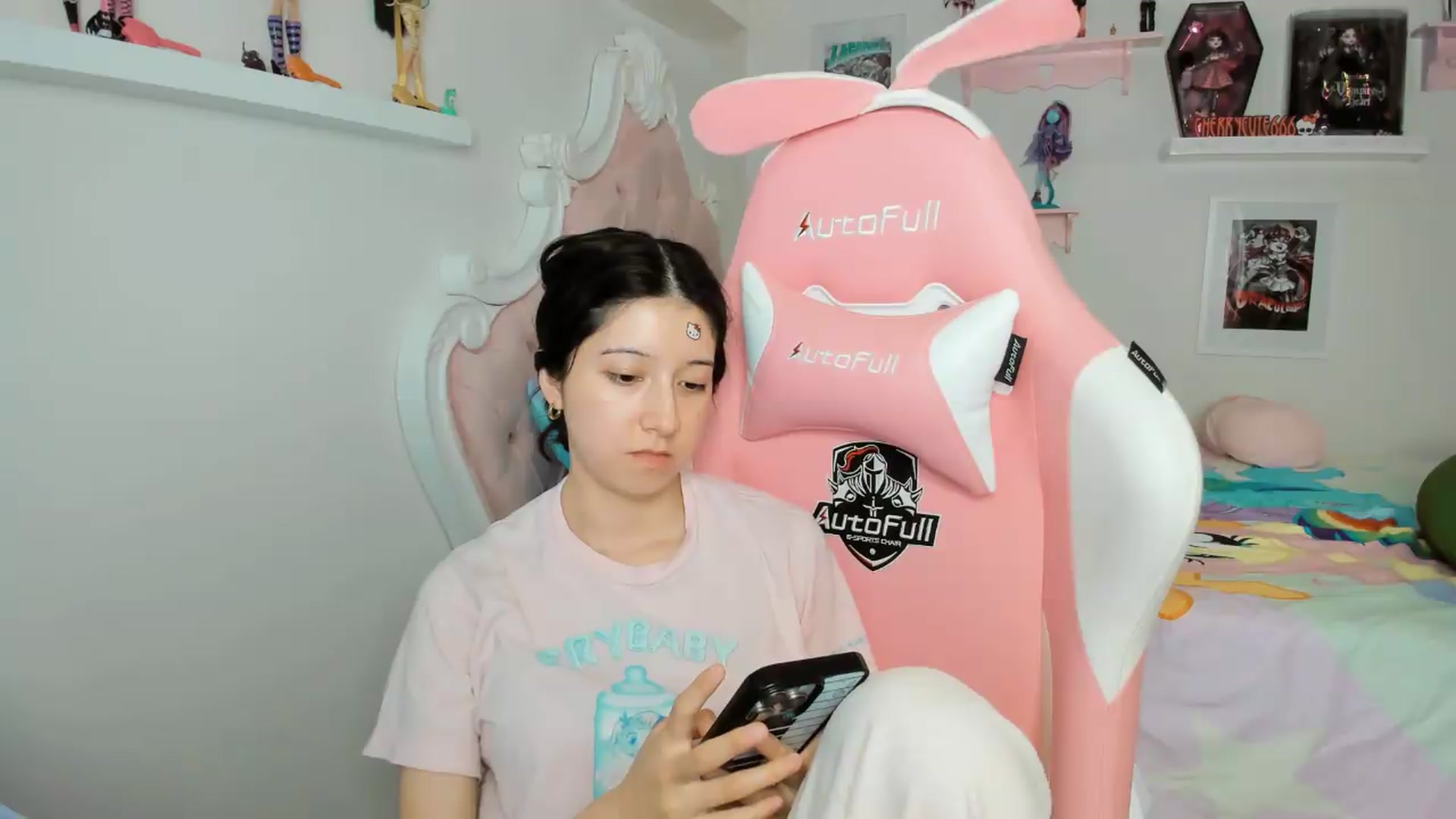 Gallery image thumbnail from Cherrycute666's myfreecams stream on, 04/23/2026, 06:53 image 17 of 20