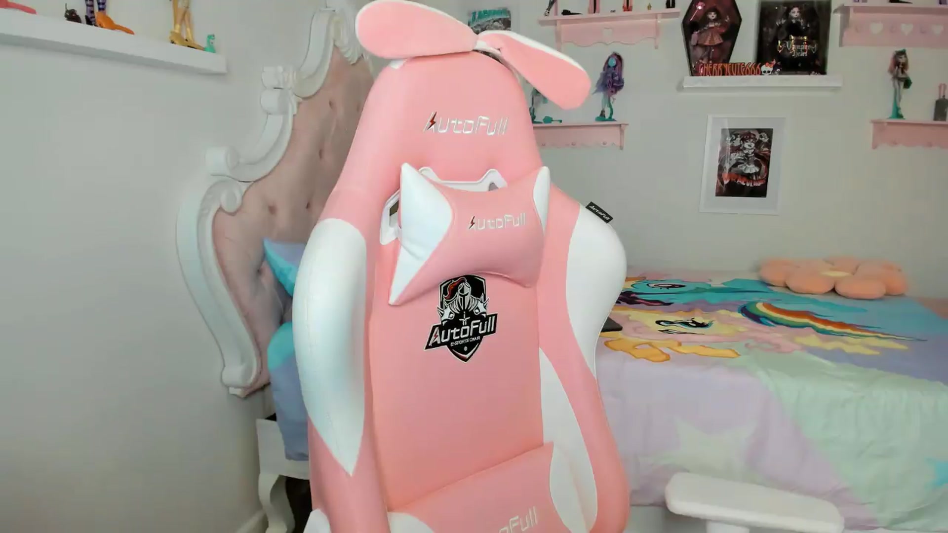 Gallery image thumbnail from Cherrycute666's myfreecams stream on, 04/24/2026, 04:01 image 5 of 20
