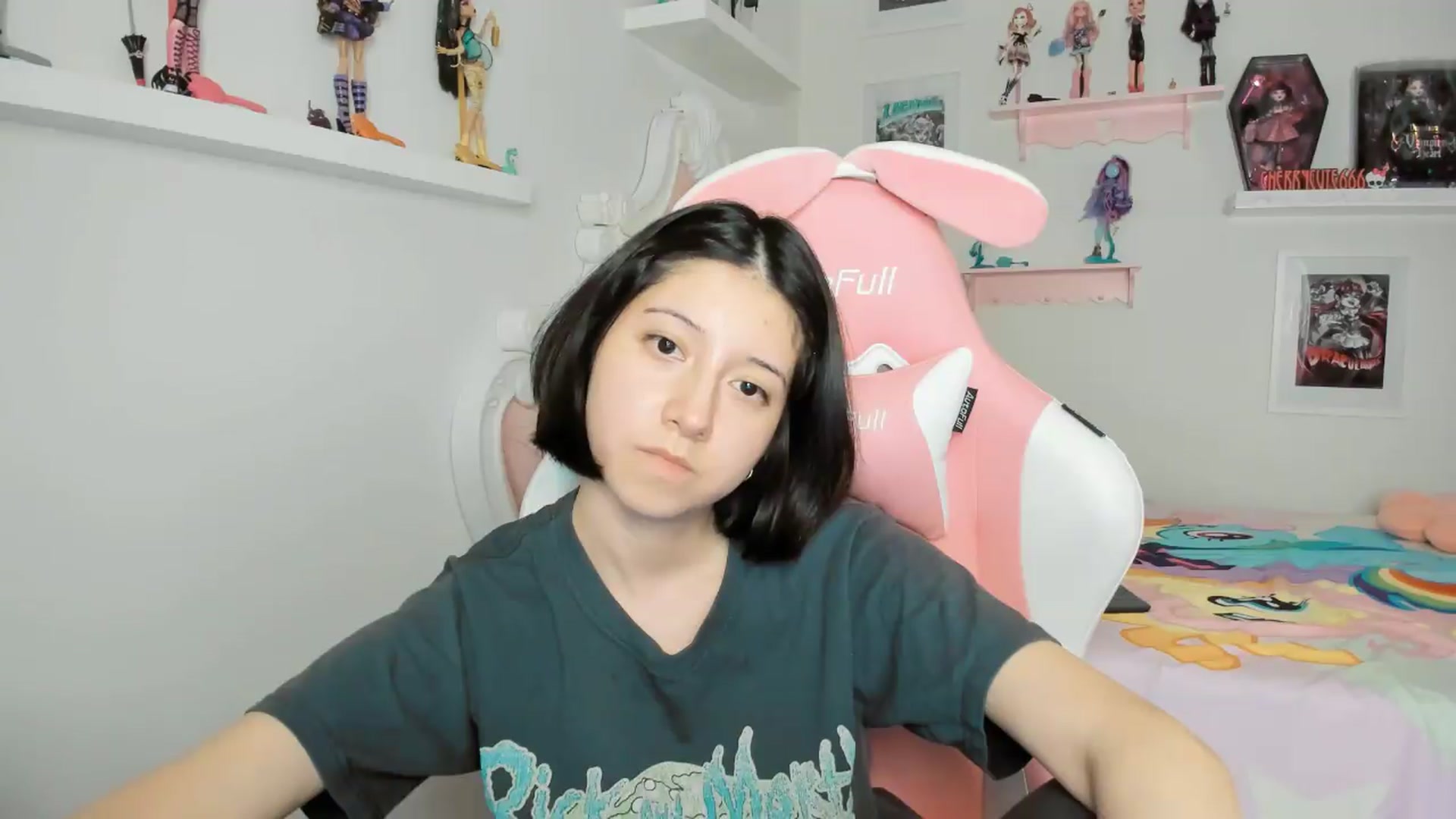 Gallery image thumbnail from Cherrycute666's myfreecams stream on, 04/24/2026, 06:53 image 15 of 20