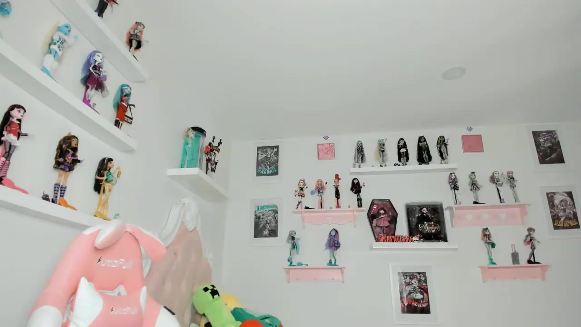 Gallery image thumbnail from Cherrycute666's myfreecams stream on, 04/25/2026, 06:38 image 6 of 20