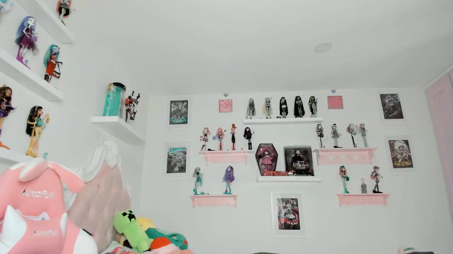 Gallery image thumbnail from Cherrycute666's myfreecams stream on, 04/25/2026, 06:38 image 10 of 20