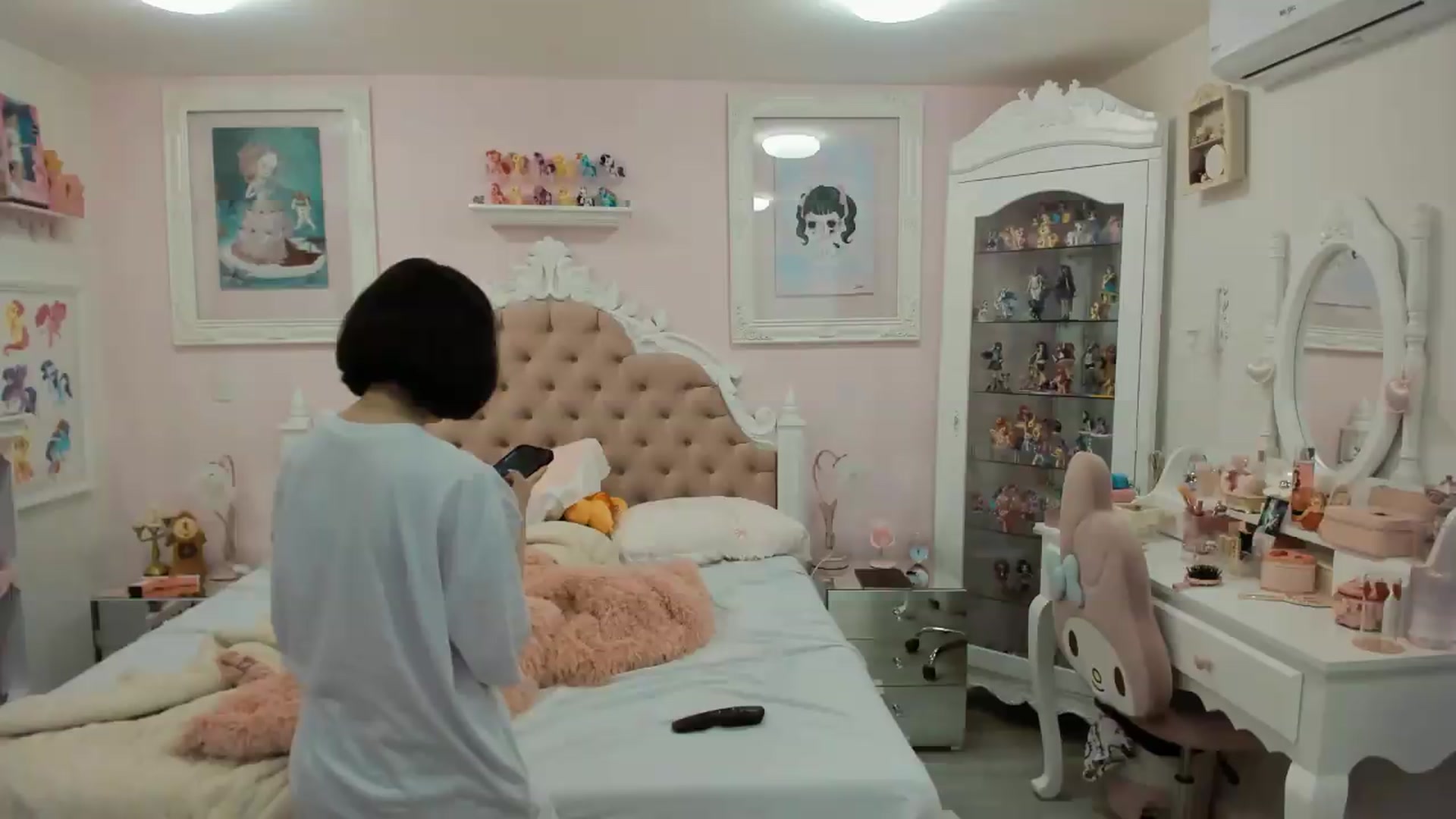 Gallery image thumbnail from Cherrycute666's myfreecams stream on, 04/25/2026, 06:38 image 9 of 20