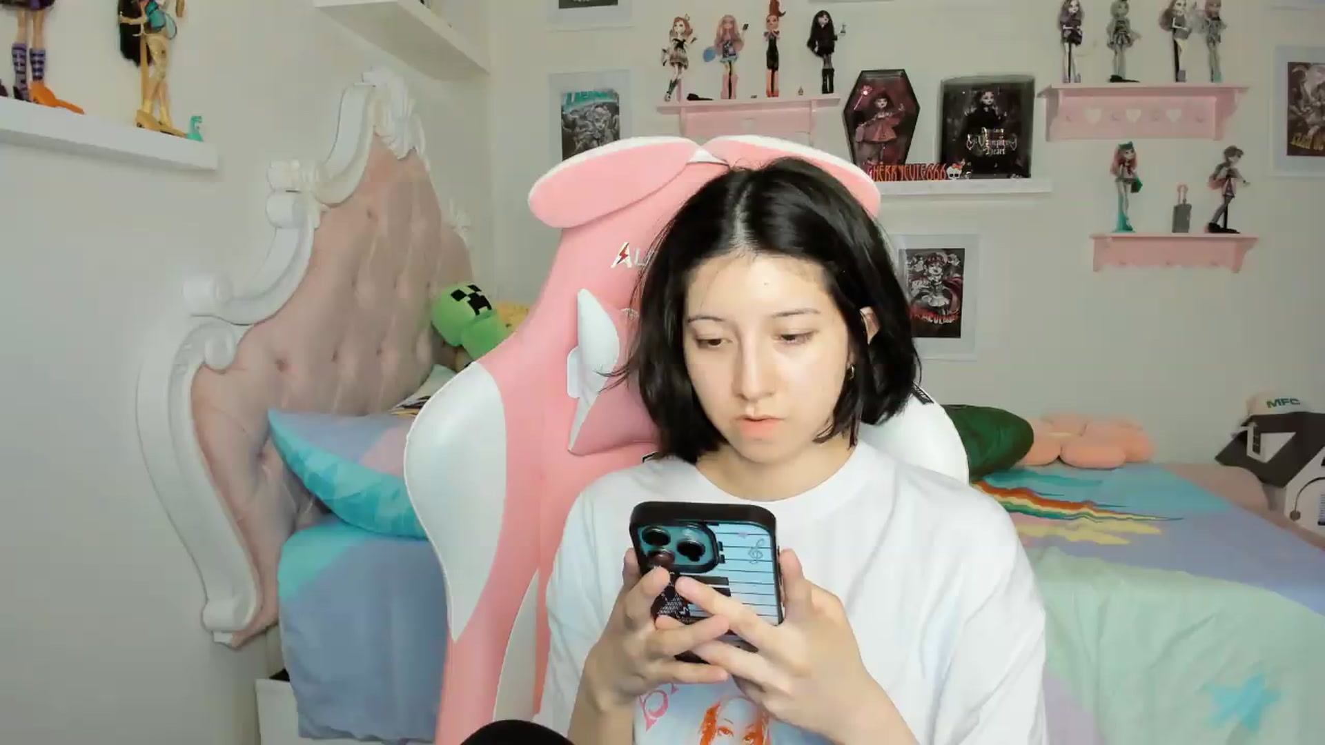 Gallery image thumbnail from Cherrycute666's myfreecams stream on, 04/25/2026, 08:45 image 6 of 20