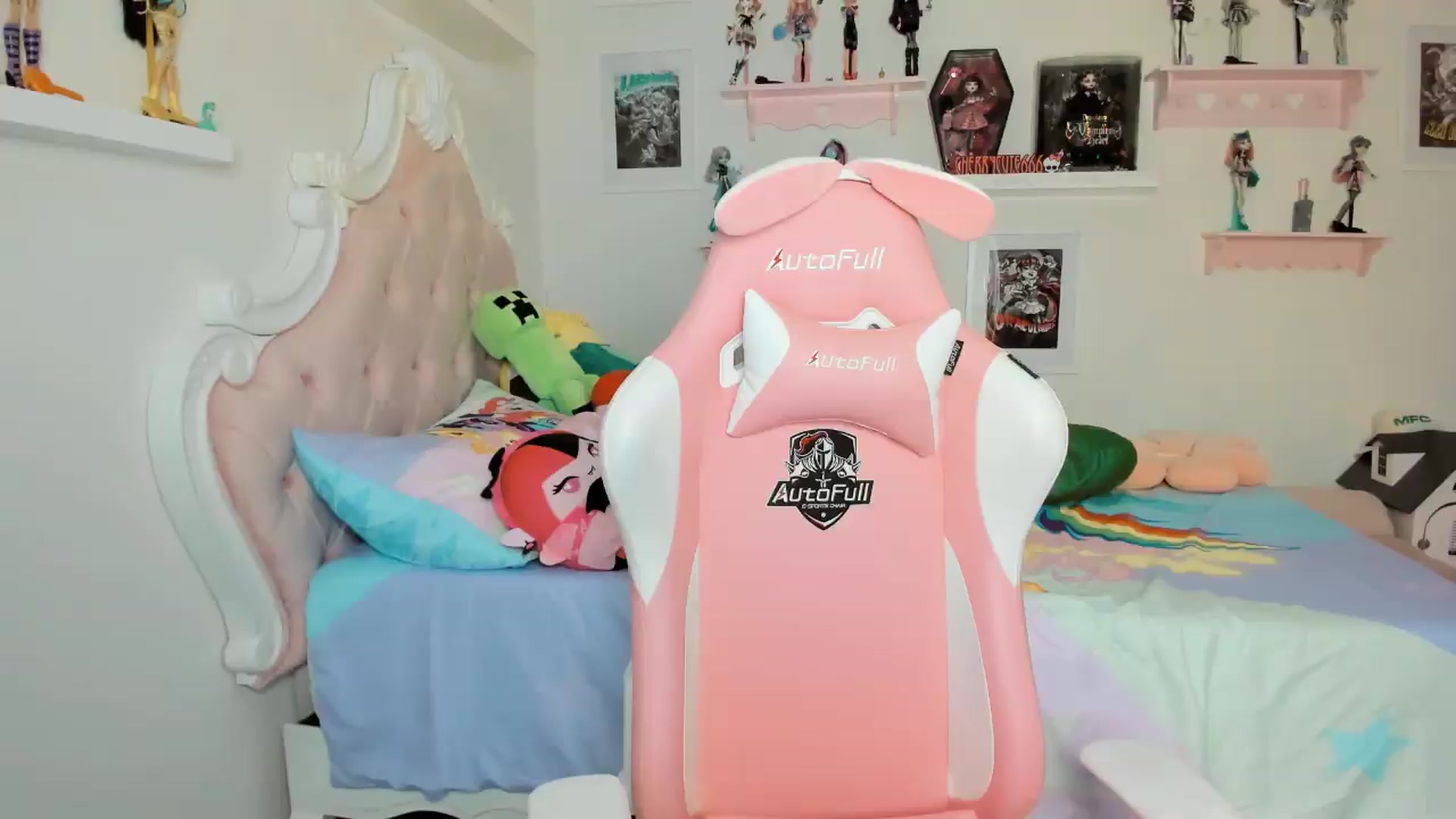 Gallery image thumbnail from Cherrycute666's myfreecams stream on, 04/25/2026, 08:45 image 4 of 20