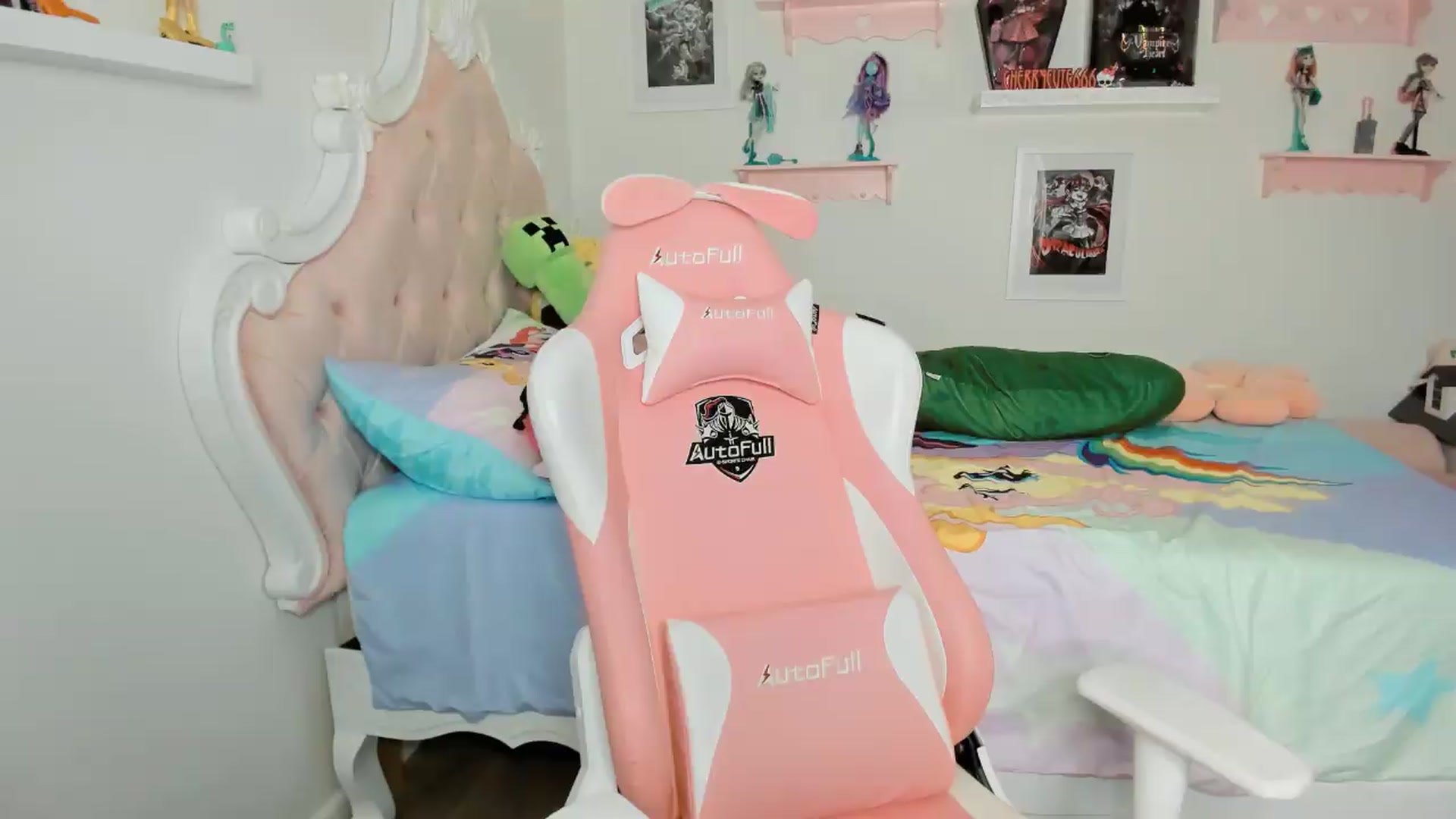 Gallery image thumbnail from Cherrycute666's myfreecams stream on, 04/25/2026, 08:45 image 3 of 20