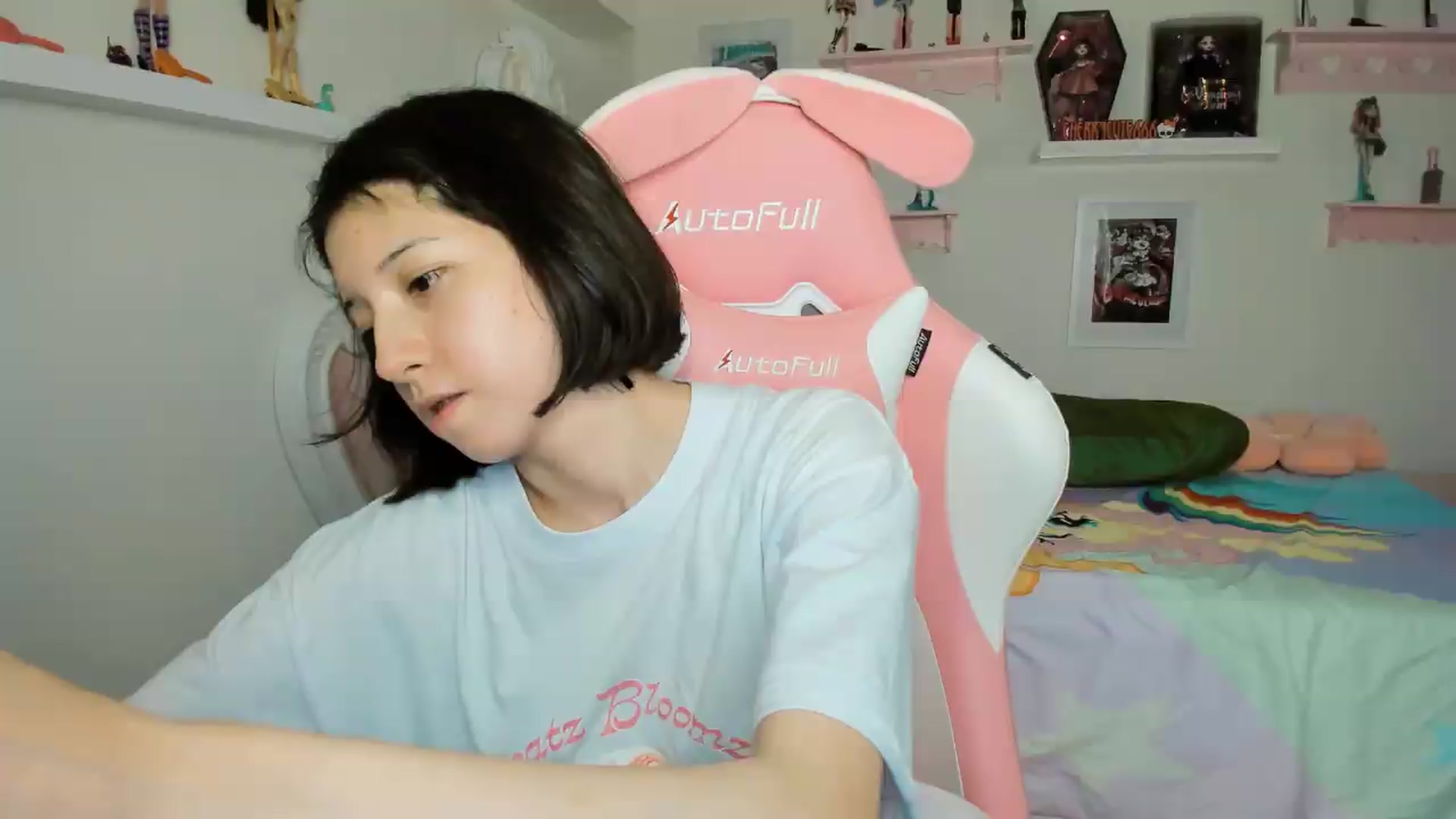 Gallery image thumbnail from Cherrycute666's myfreecams stream on, 04/25/2026, 08:45 image 12 of 20