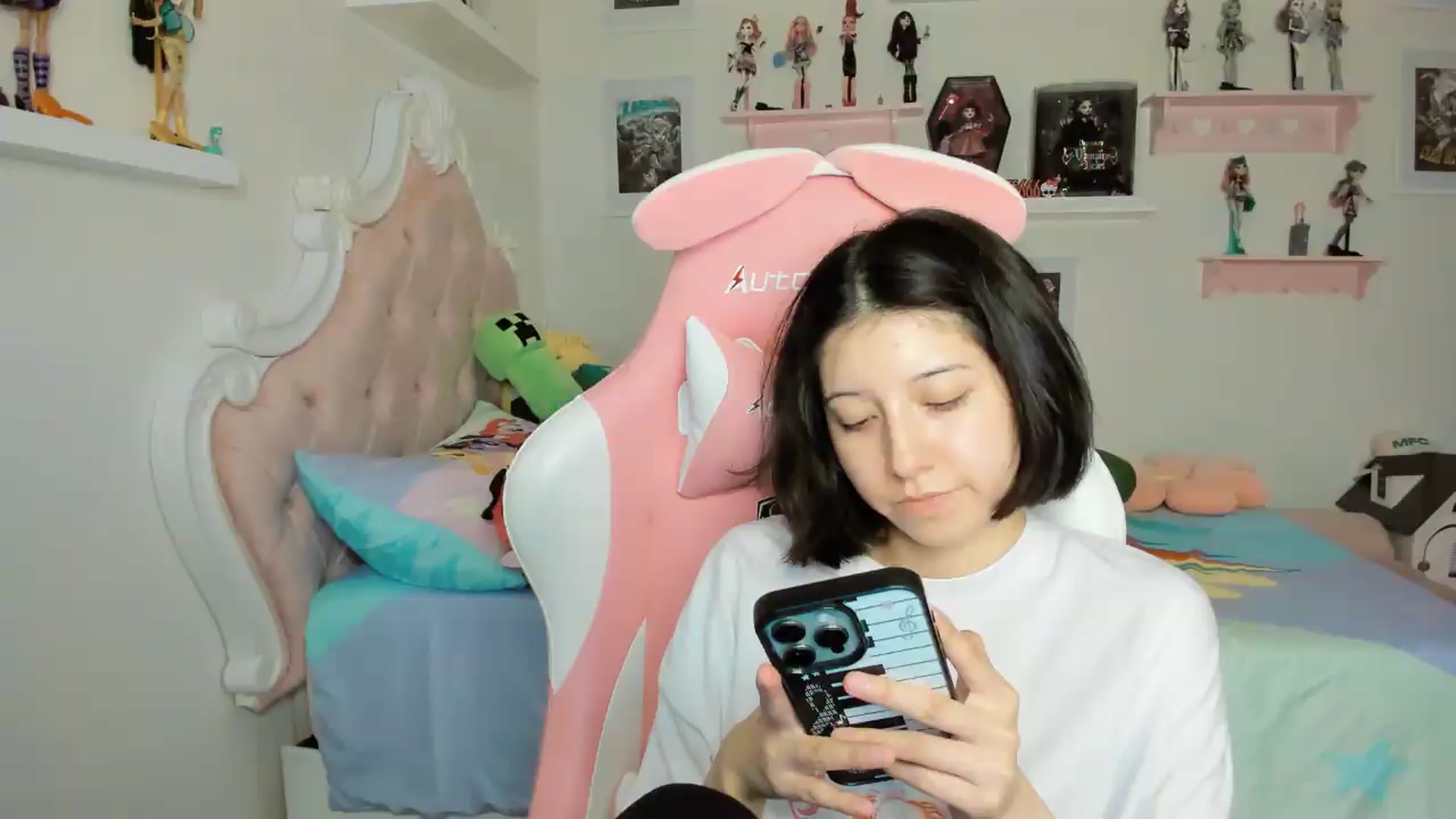 Gallery image thumbnail from Cherrycute666's myfreecams stream on, 04/25/2026, 08:45 image 8 of 20