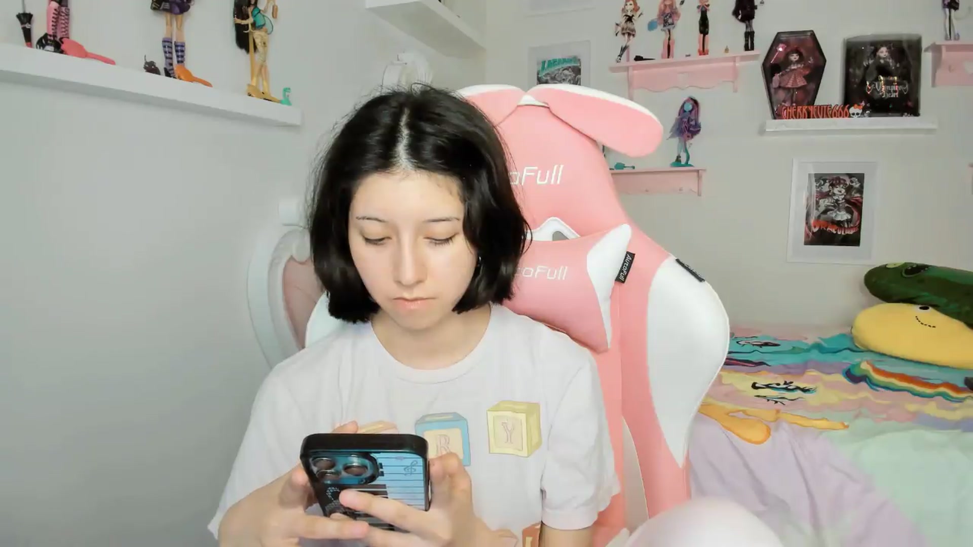 Gallery image thumbnail from Cherrycute666's myfreecams stream on, 04/27/2026, 06:02 image 19 of 20