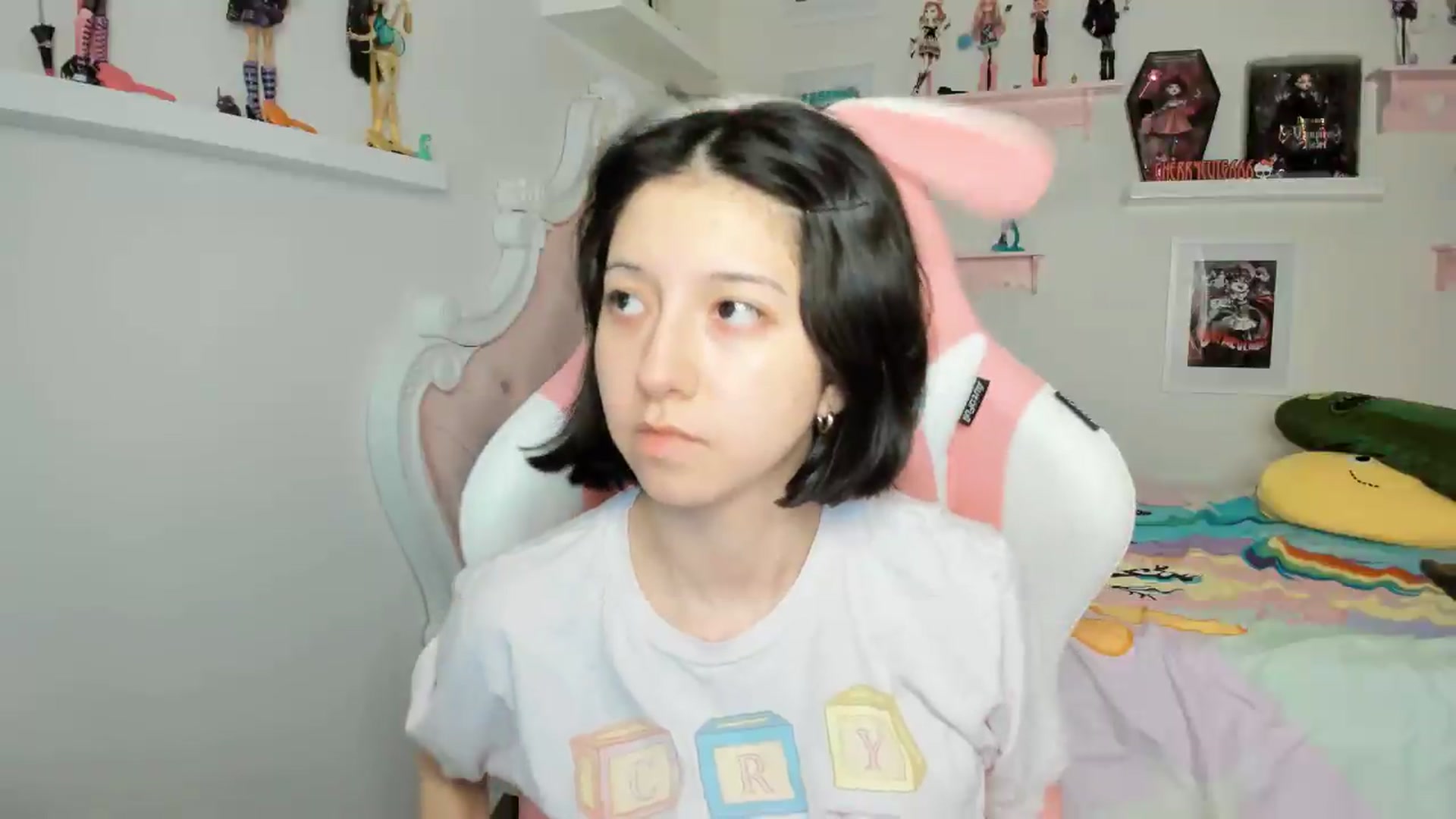 Gallery image thumbnail from Cherrycute666's myfreecams stream on, 04/27/2026, 06:02 image 9 of 20