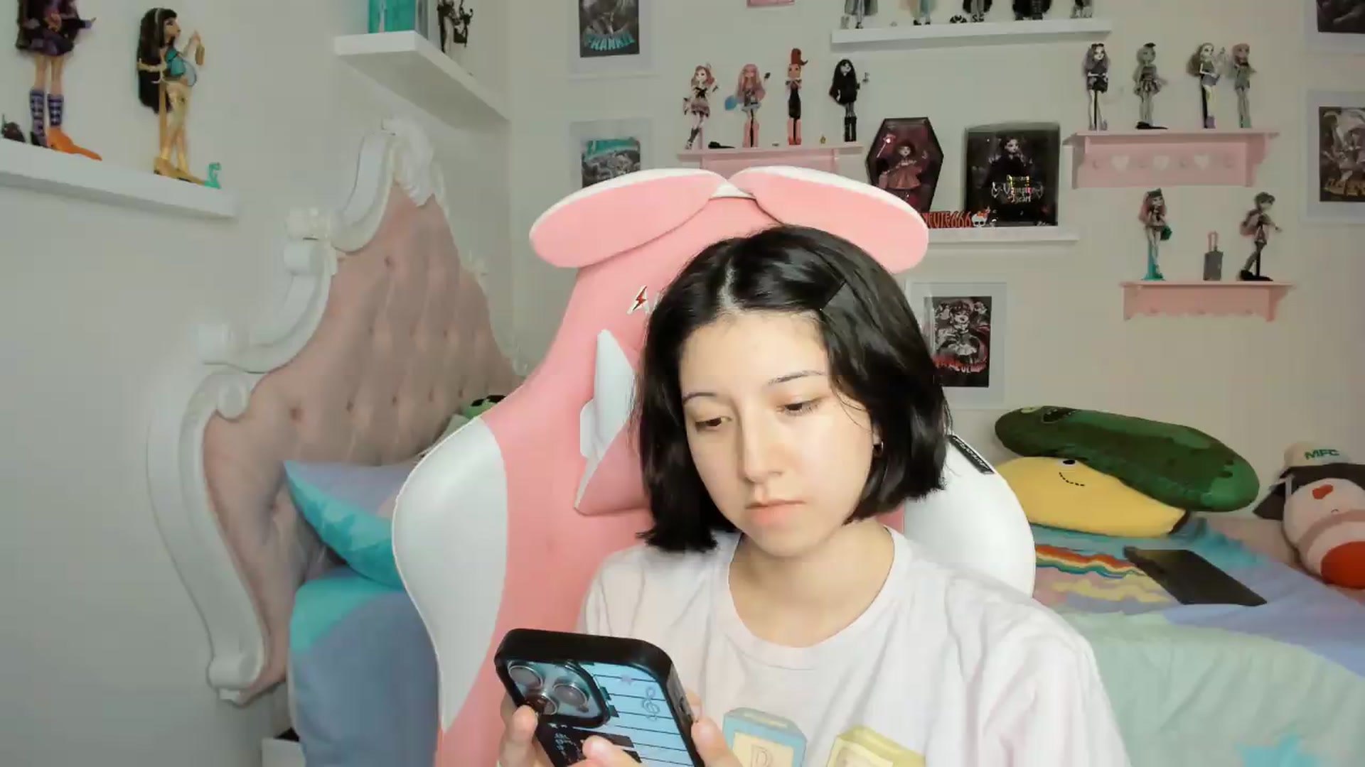 Gallery image thumbnail from Cherrycute666's myfreecams stream on, 04/27/2026, 06:02 image 1 of 20