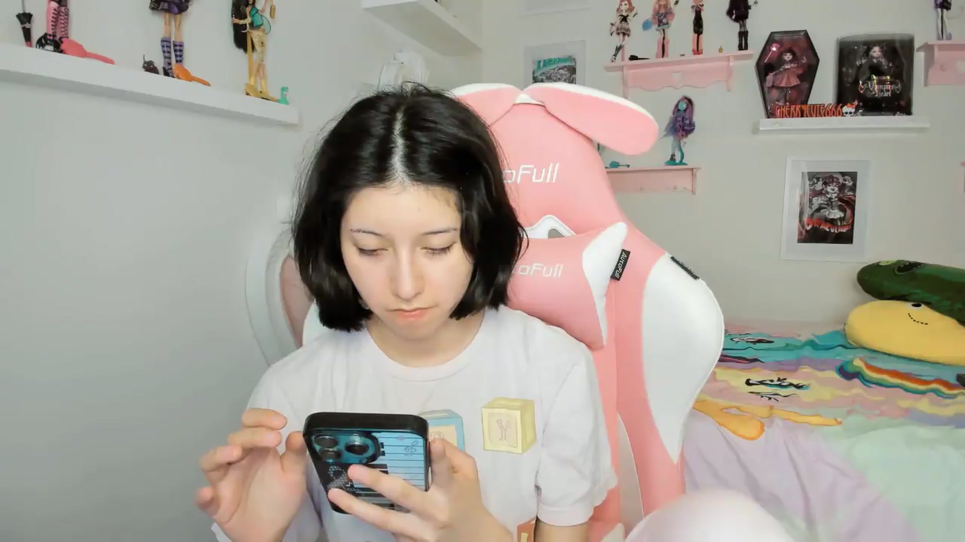 Gallery image thumbnail from Cherrycute666's myfreecams stream on, 04/27/2026, 06:02 image 18 of 20