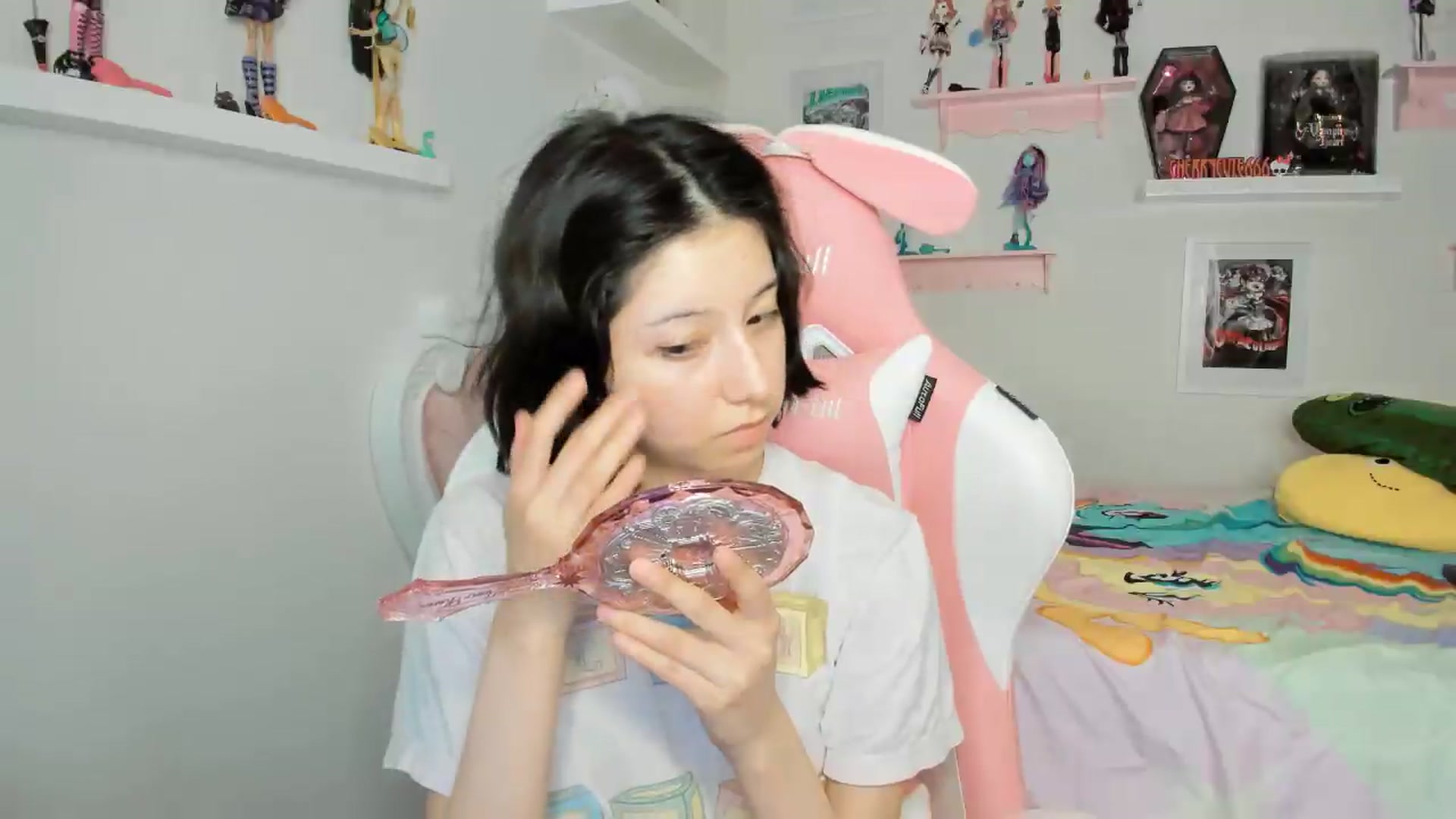 Gallery image thumbnail from Cherrycute666's myfreecams stream on, 04/27/2026, 06:02 image 17 of 20