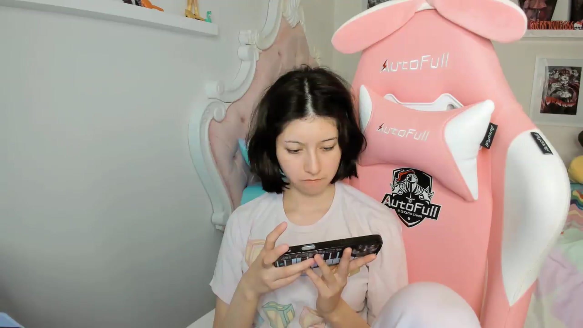 Gallery image thumbnail from Cherrycute666's myfreecams stream on, 04/27/2026, 06:02 image 15 of 20