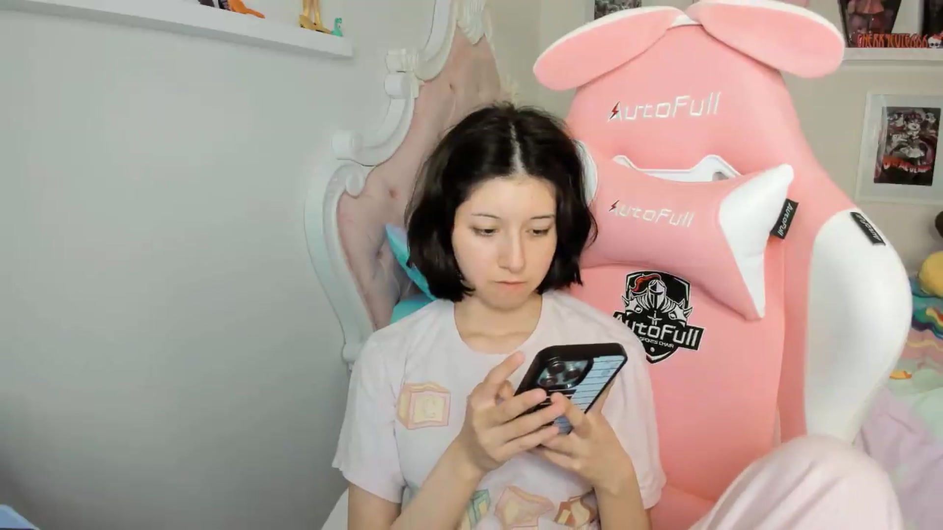 Gallery image thumbnail from Cherrycute666's myfreecams stream on, 04/27/2026, 06:02 image 14 of 20