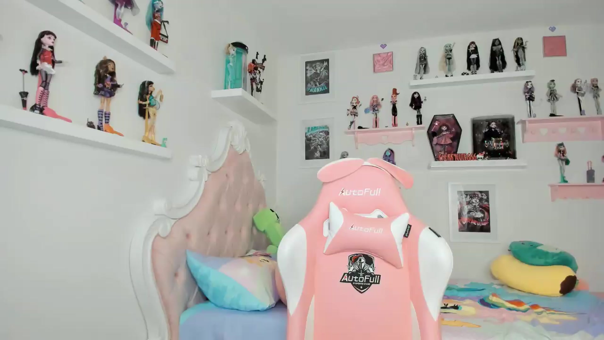 Gallery image thumbnail from Cherrycute666's myfreecams stream on, 04/29/2026, 07:39 image 9 of 20