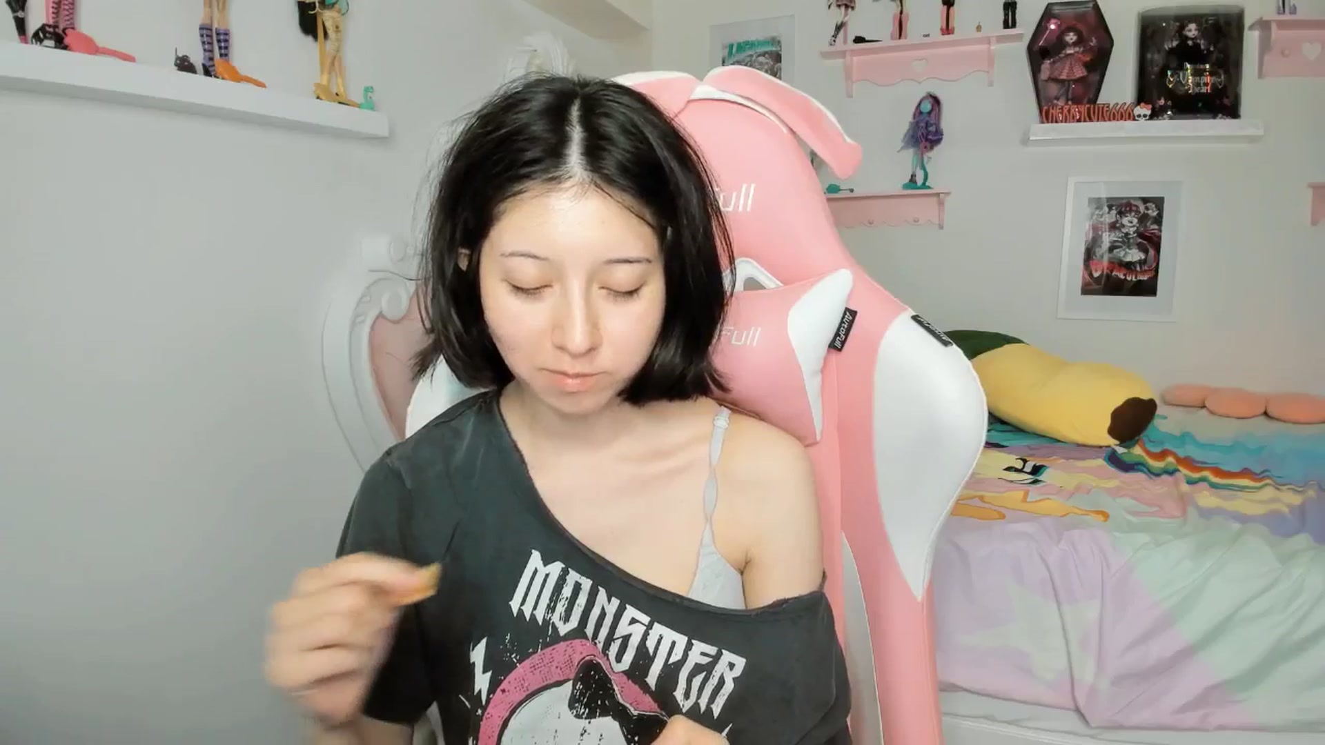 Gallery image thumbnail from Cherrycute666's myfreecams stream on, 05/03/2026, 07:07 image 4 of 20