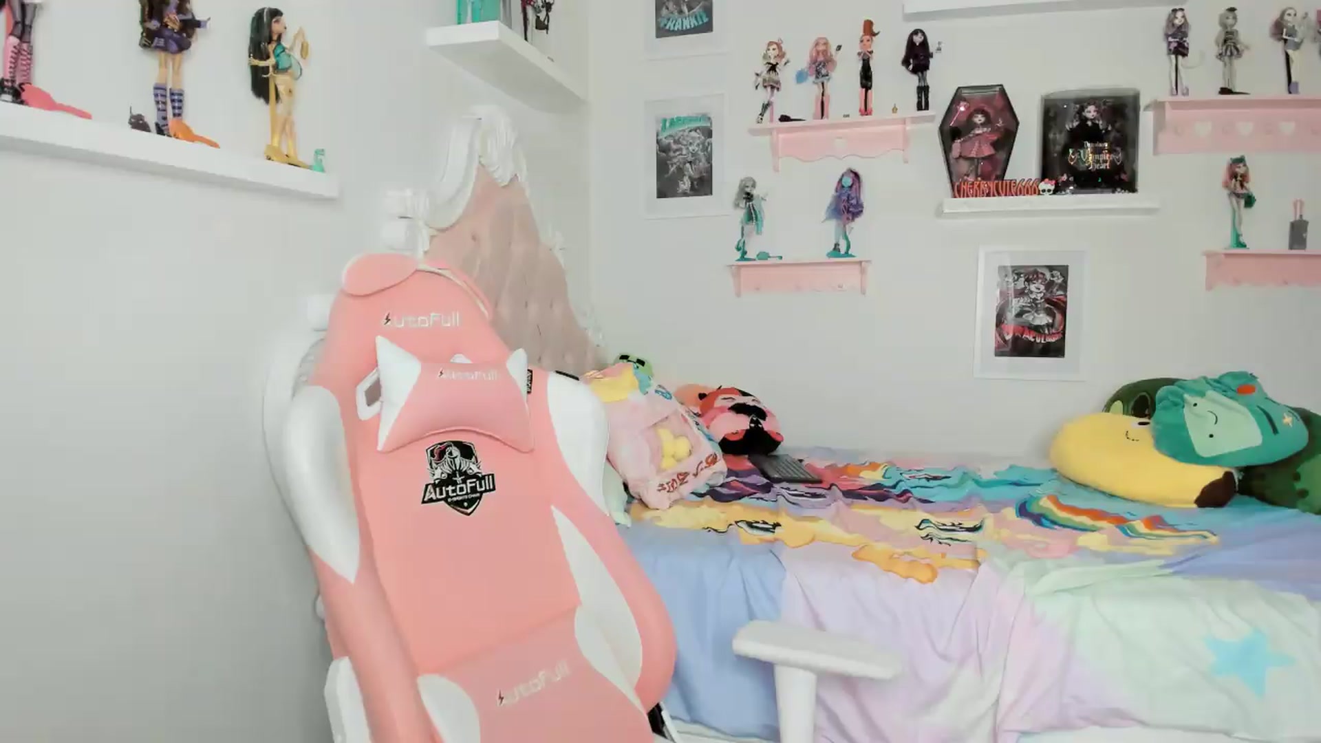 Gallery image thumbnail from Cherrycute666's myfreecams stream on, 05/06/2026, 04:32 image 10 of 20