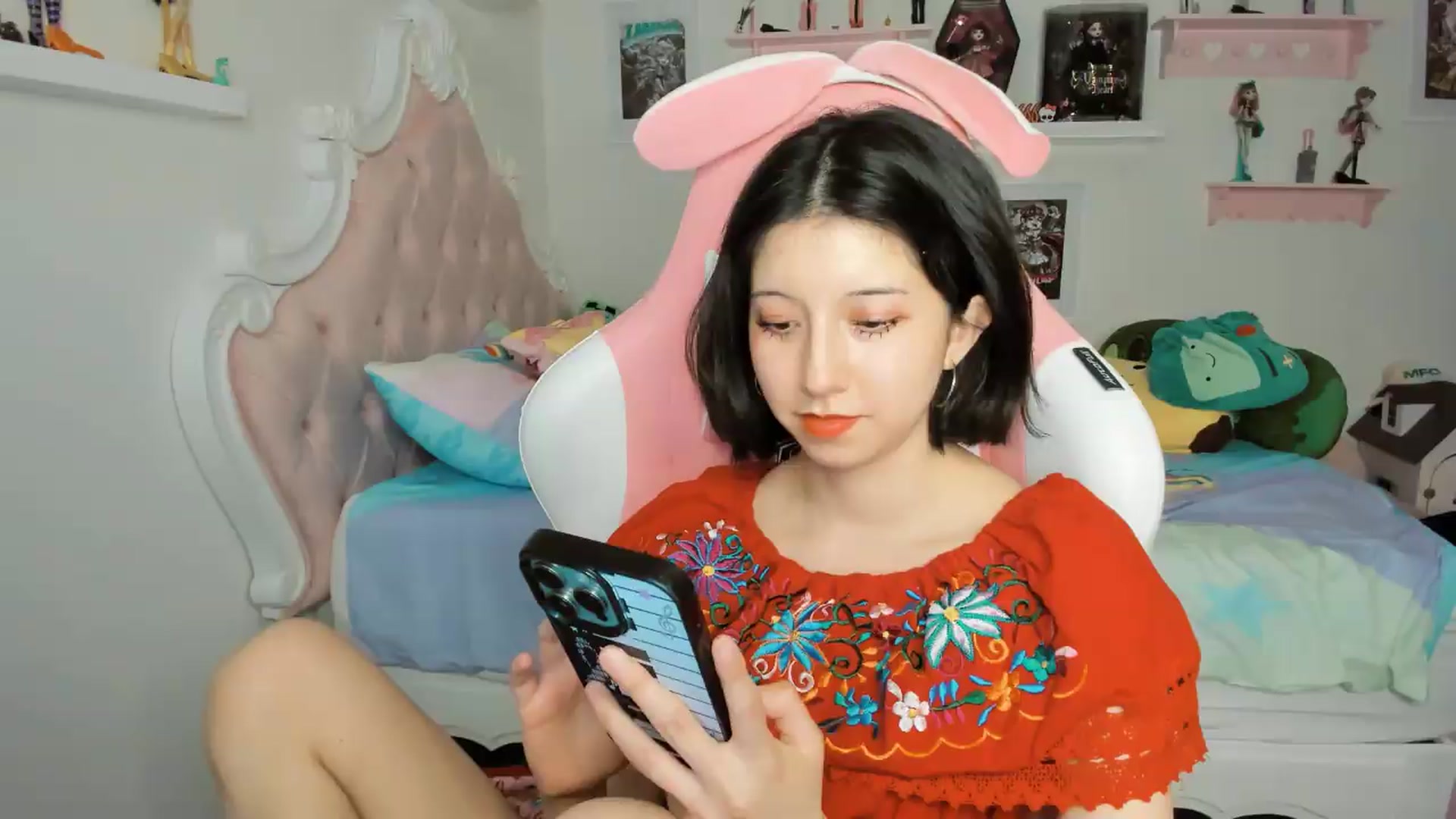 Gallery image thumbnail from Cherrycute666's myfreecams stream on, 05/06/2026, 04:32 image 4 of 20
