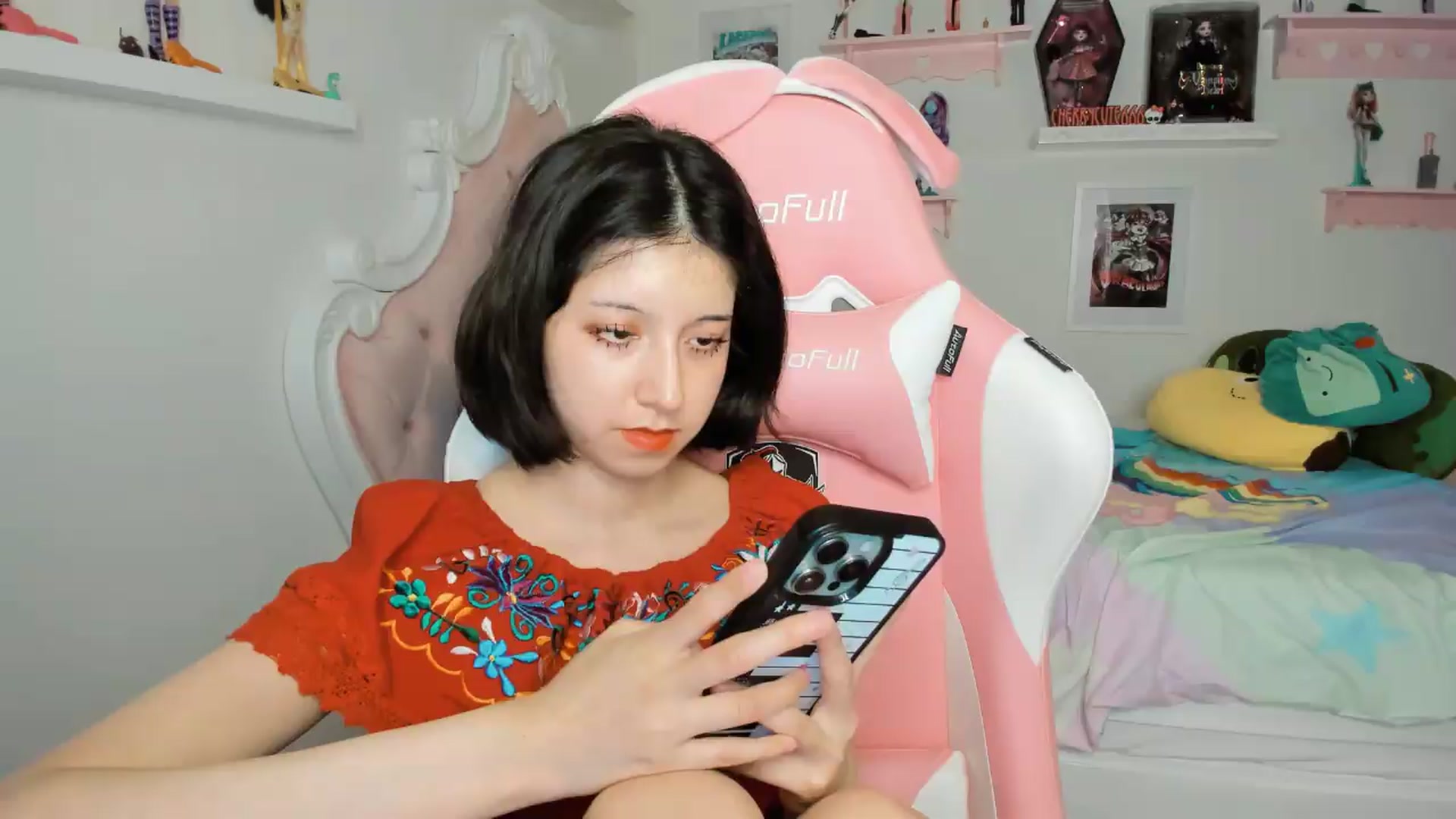 Gallery image thumbnail from Cherrycute666's myfreecams stream on, 05/06/2026, 04:32 image 5 of 20