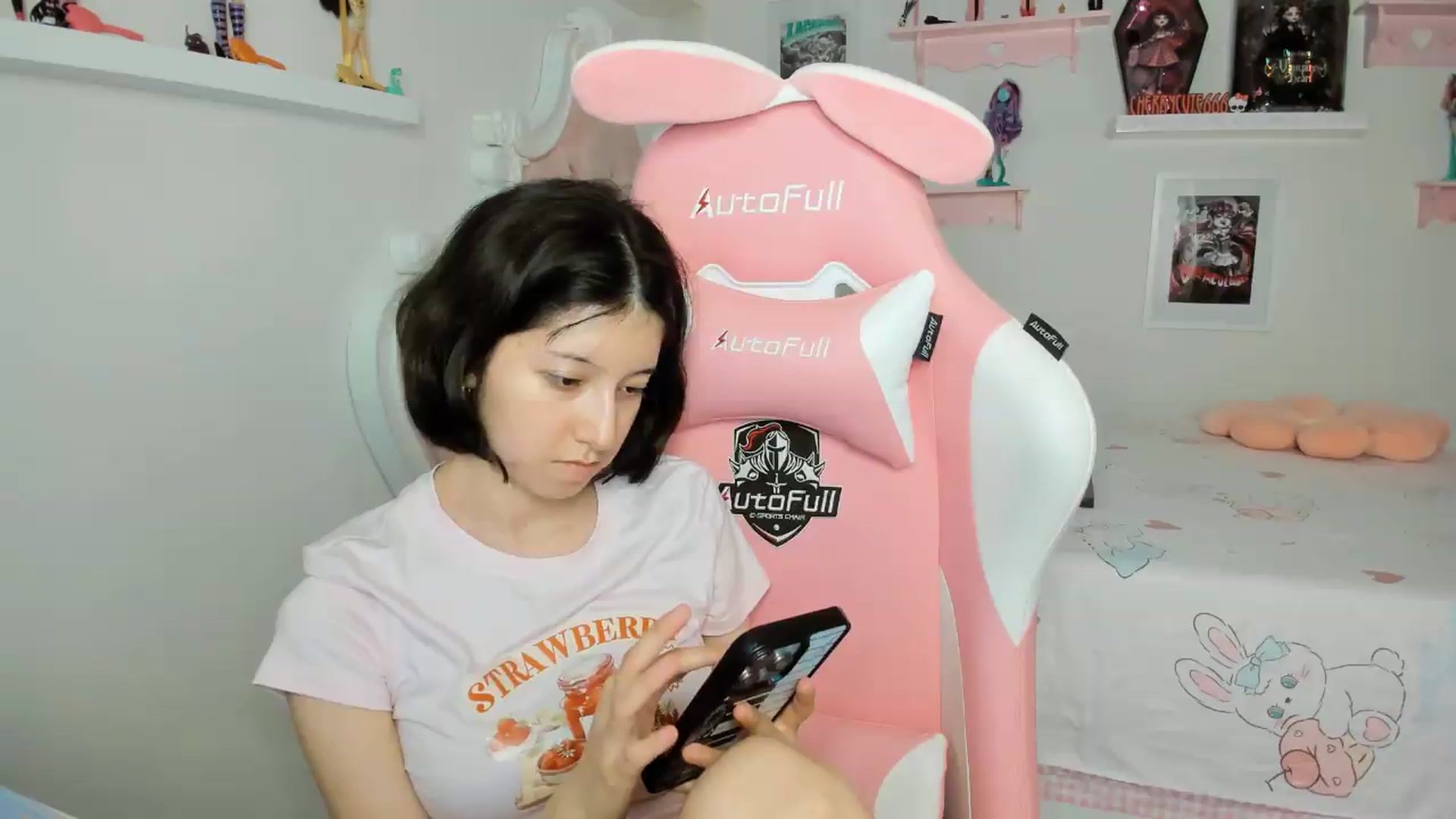 Gallery image thumbnail from Cherrycute666's myfreecams stream on, 05/08/2026, 04:39 image 11 of 20