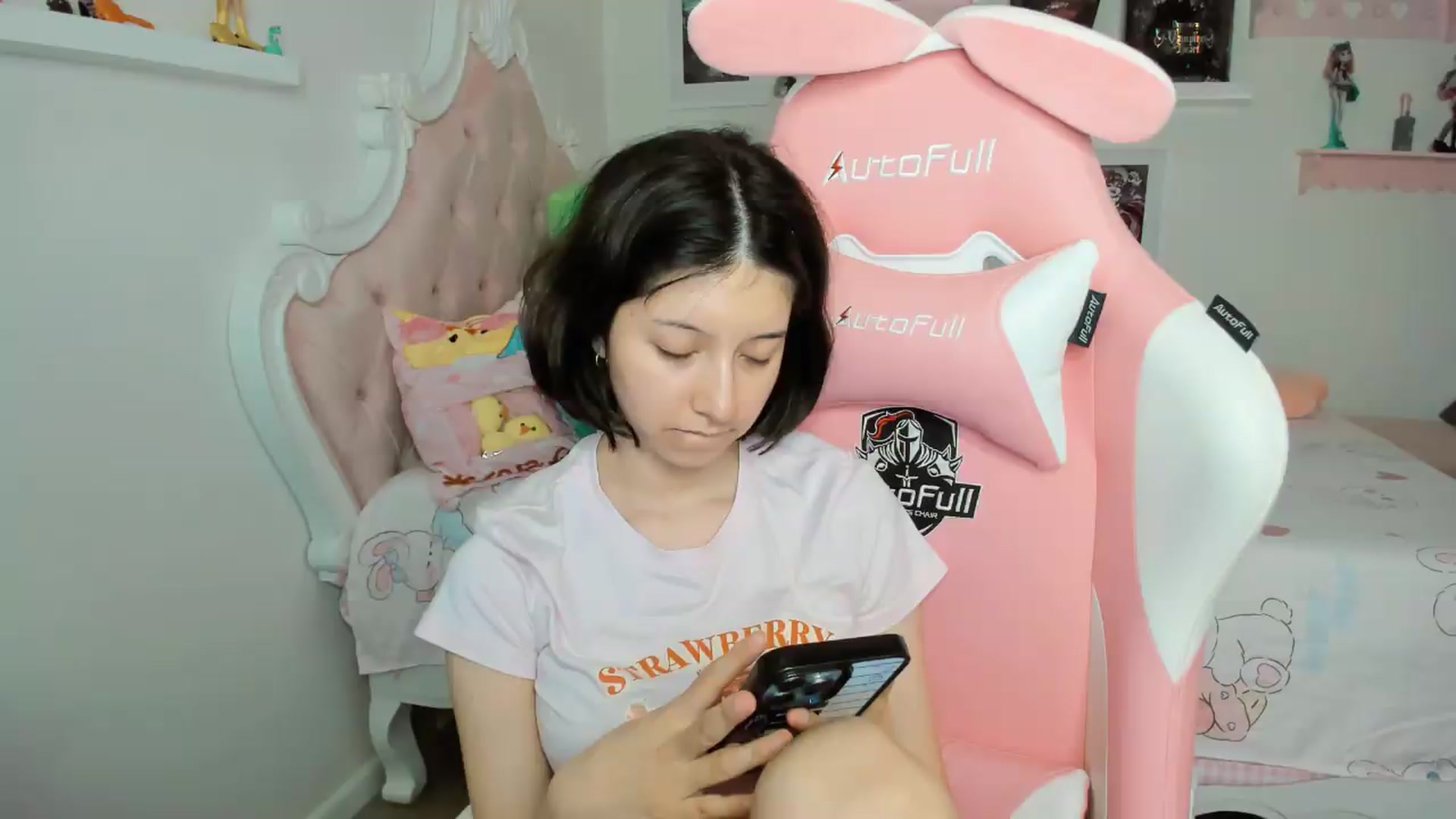 Gallery image thumbnail from Cherrycute666's myfreecams stream on, 05/08/2026, 04:39 image 9 of 20