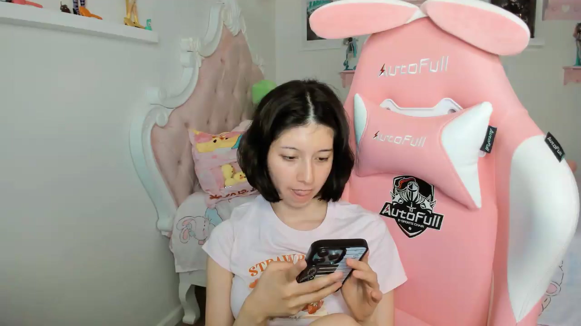 Gallery image thumbnail from Cherrycute666's myfreecams stream on, 05/08/2026, 04:39 image 16 of 20
