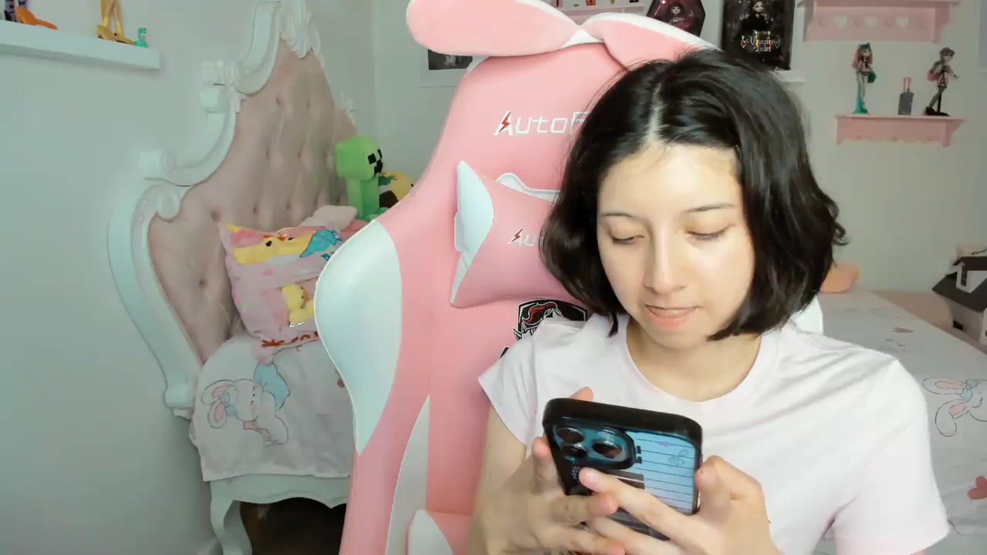 Gallery image thumbnail from Cherrycute666's myfreecams stream on, 05/08/2026, 04:39 image 19 of 20