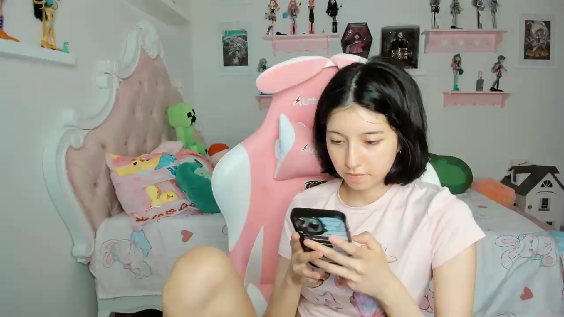 Gallery image thumbnail from Cherrycute666's myfreecams stream on, 05/09/2026, 02:46 image 16 of 20