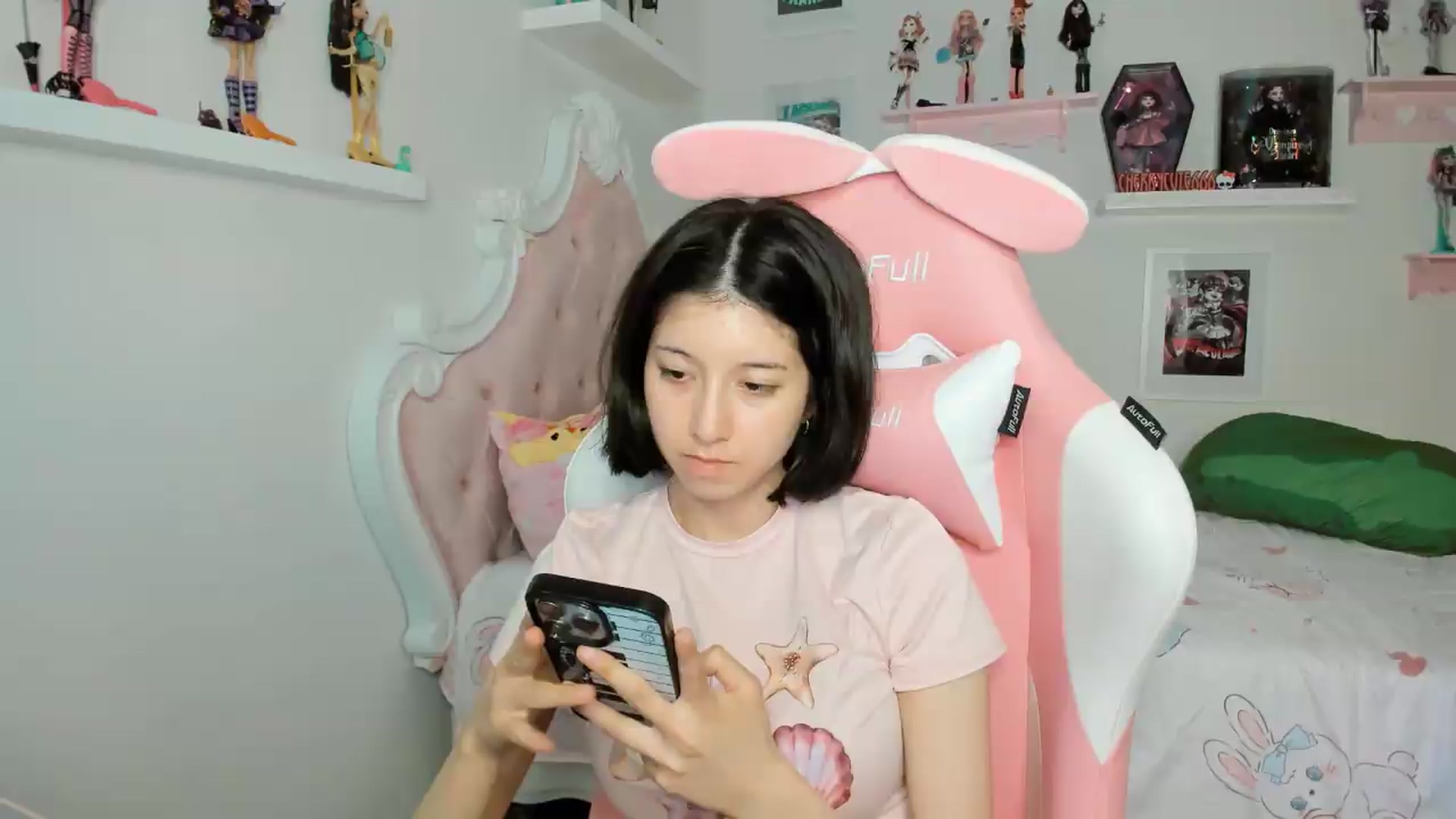 Gallery image thumbnail from Cherrycute666's myfreecams stream on, 05/09/2026, 02:46 image 2 of 20