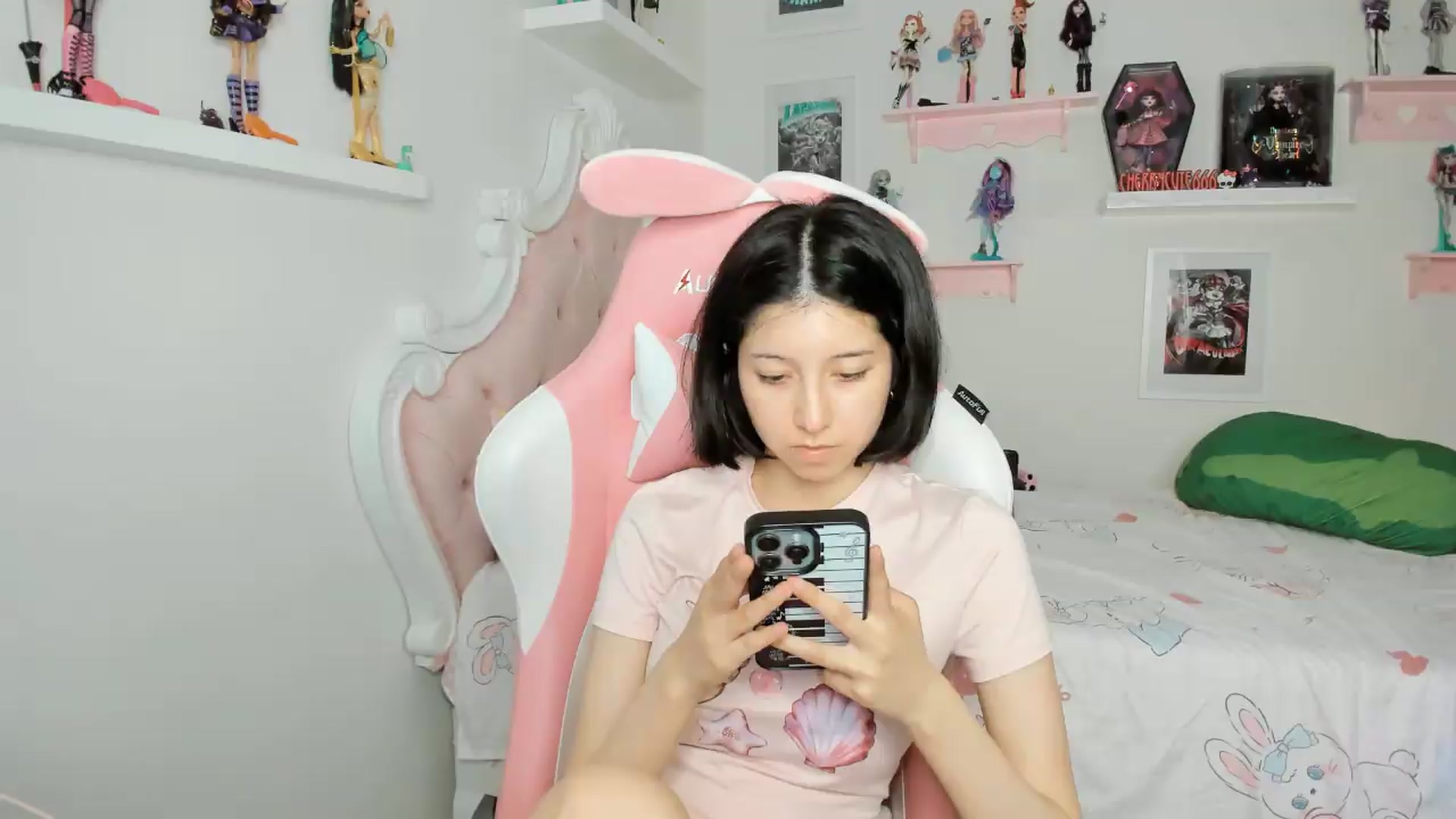 Gallery image thumbnail from Cherrycute666's myfreecams stream on, 05/09/2026, 02:46 image 4 of 20