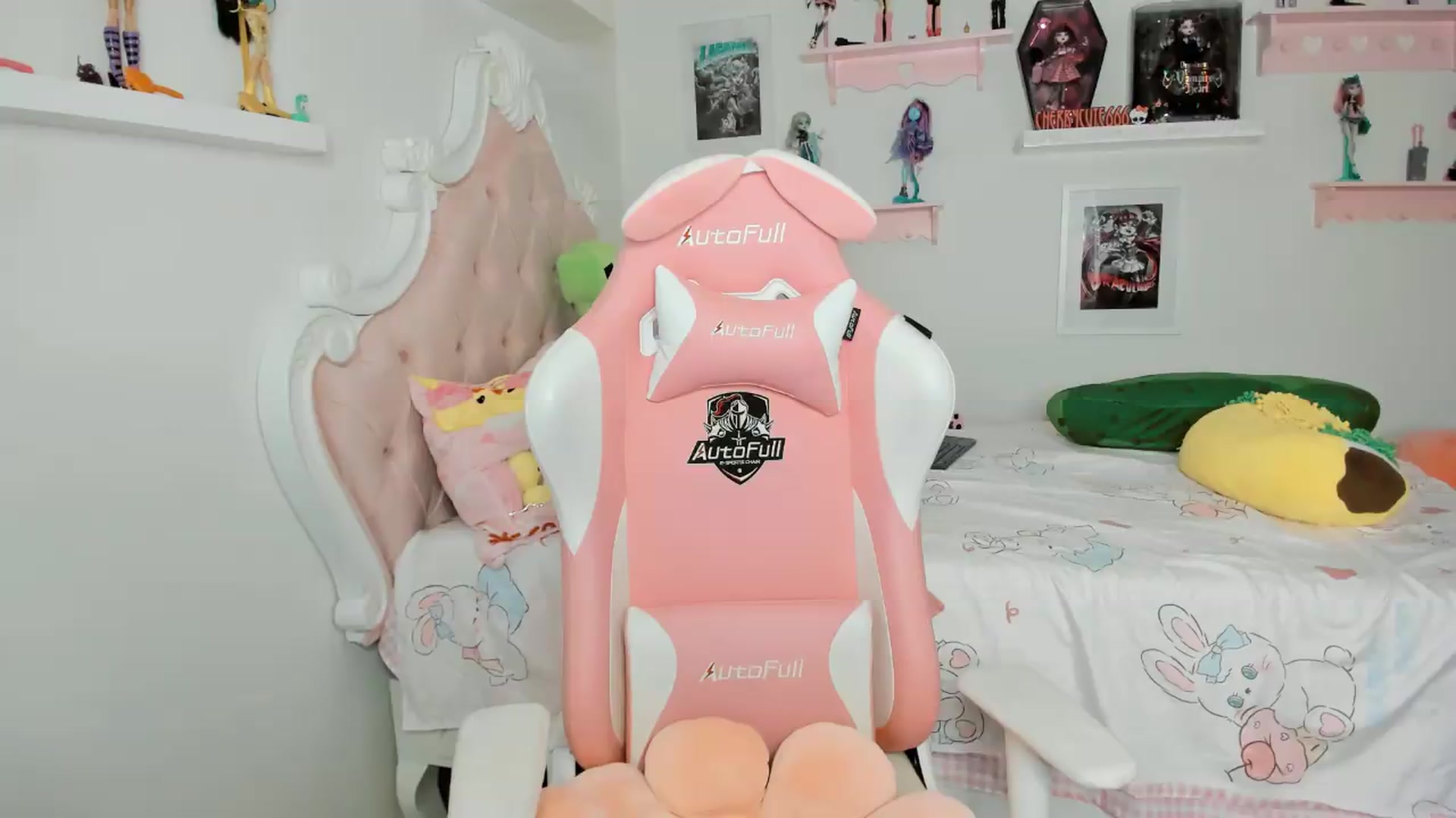 Gallery image thumbnail from Cherrycute666's myfreecams stream on, 05/09/2026, 07:25 image 13 of 20