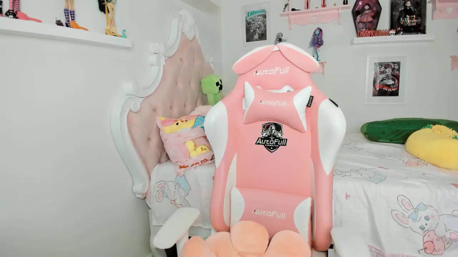 Gallery image thumbnail from Cherrycute666's myfreecams stream on, 05/09/2026, 07:25 image 11 of 20