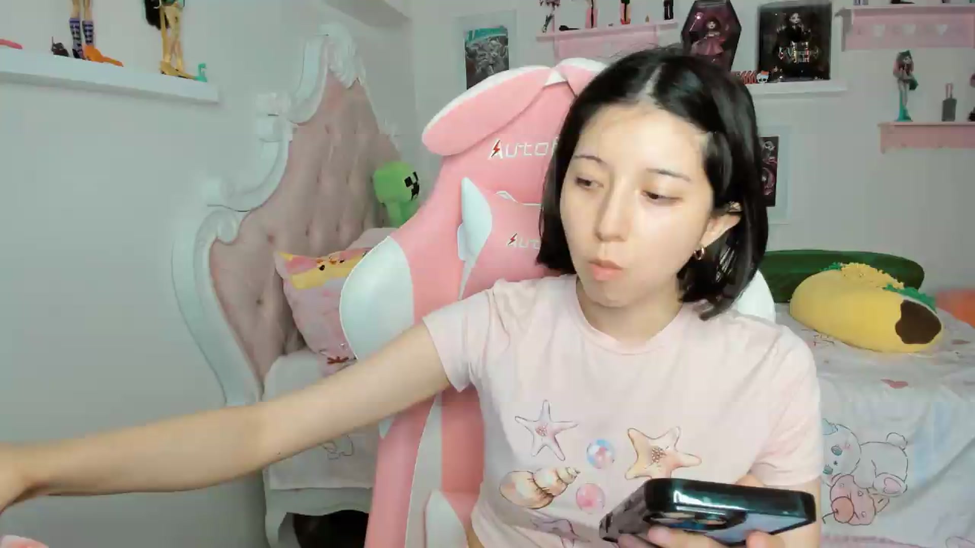 Gallery image thumbnail from Cherrycute666's myfreecams stream on, 05/09/2026, 07:25 image 12 of 20