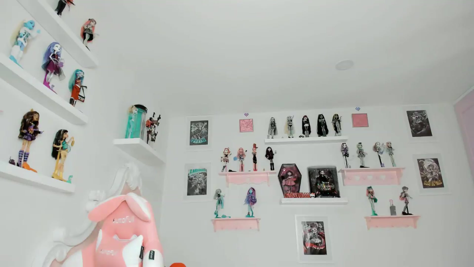 Gallery image thumbnail from Cherrycute666's myfreecams stream on, 05/09/2026, 07:25 image 19 of 20
