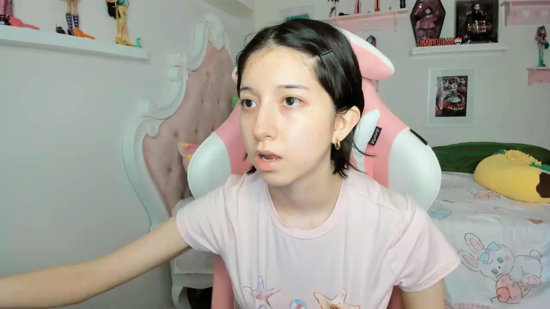 Gallery image thumbnail from Cherrycute666's myfreecams stream on, 05/09/2026, 07:25 image 9 of 20