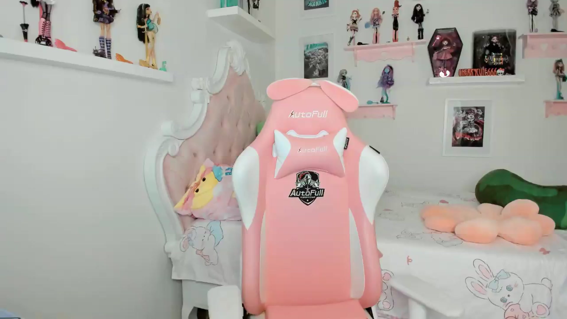 Gallery image thumbnail from Cherrycute666's myfreecams stream on, 05/10/2026, 06:07 image 10 of 20