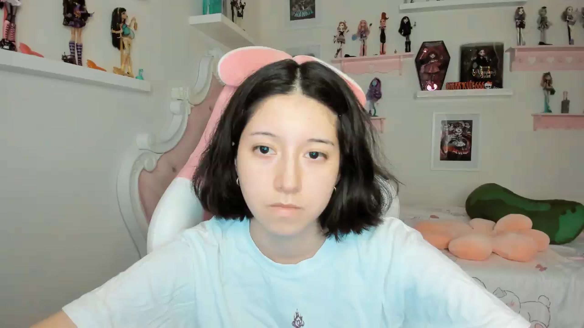 Gallery image thumbnail from Cherrycute666's myfreecams stream on, 05/10/2026, 07:55 image 16 of 20