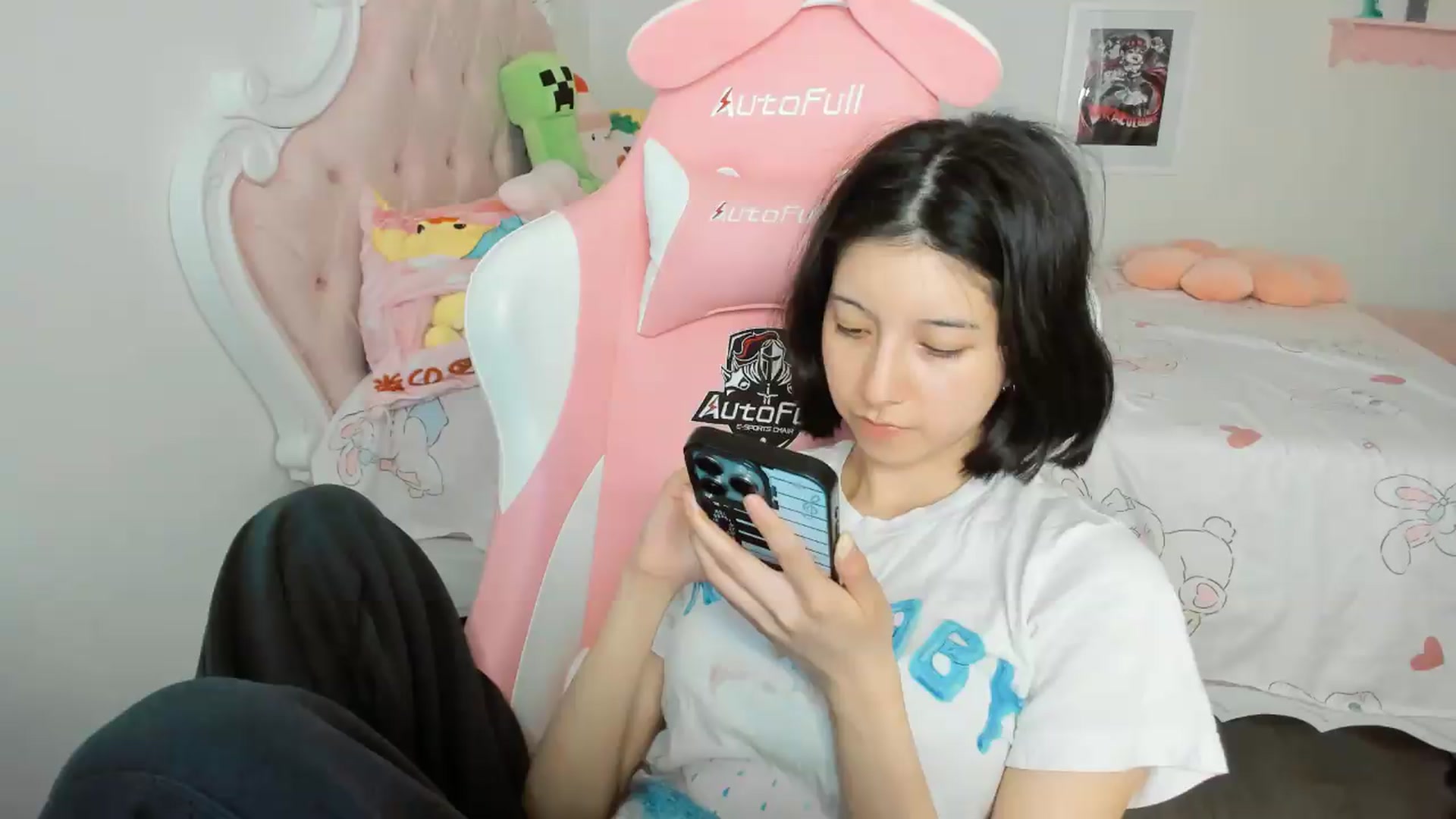Gallery image thumbnail from Cherrycute666's myfreecams stream on, 05/13/2026, 05:51 image 17 of 20