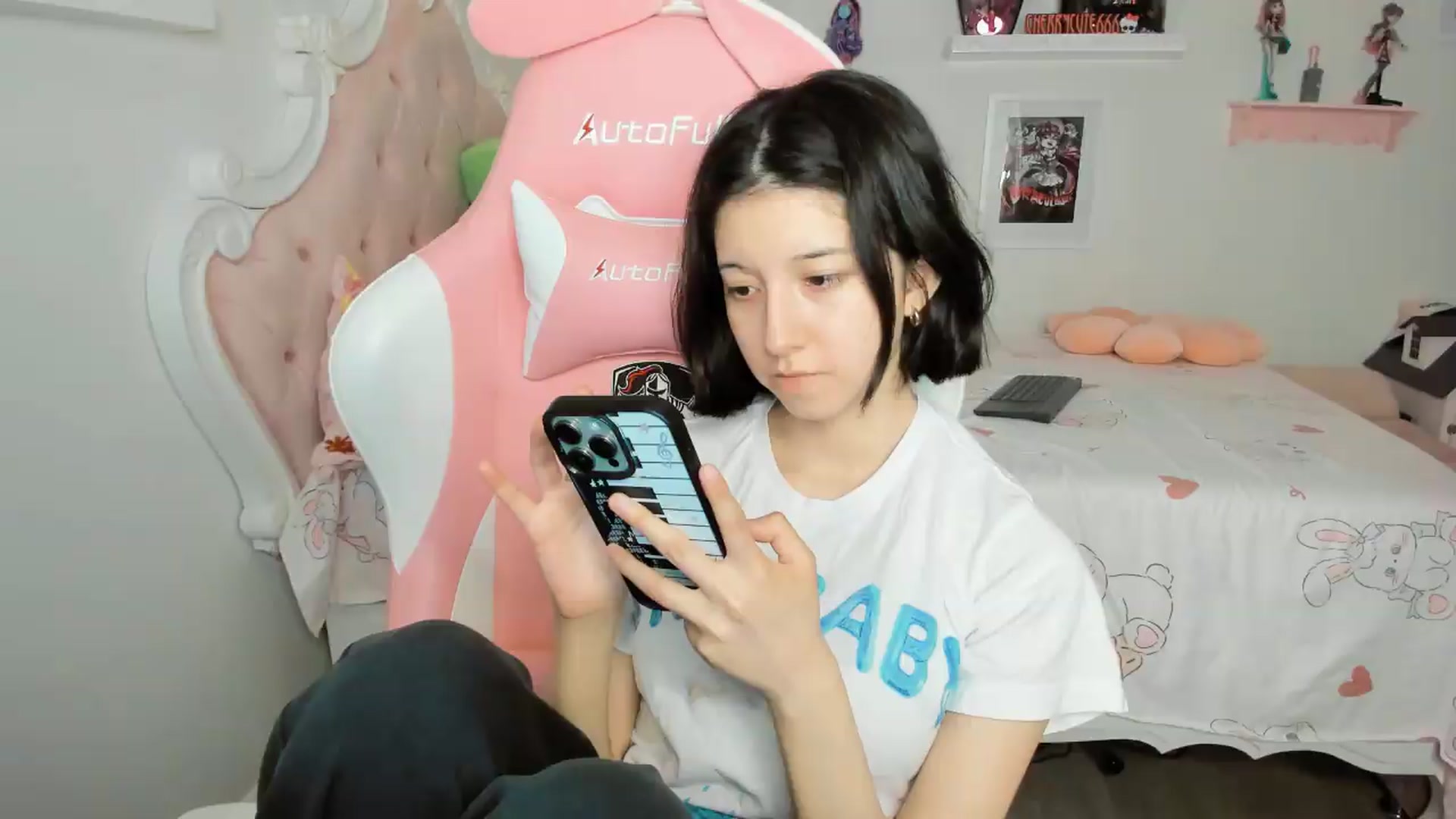Gallery image thumbnail from Cherrycute666's myfreecams stream on, 05/13/2026, 05:51 image 4 of 20