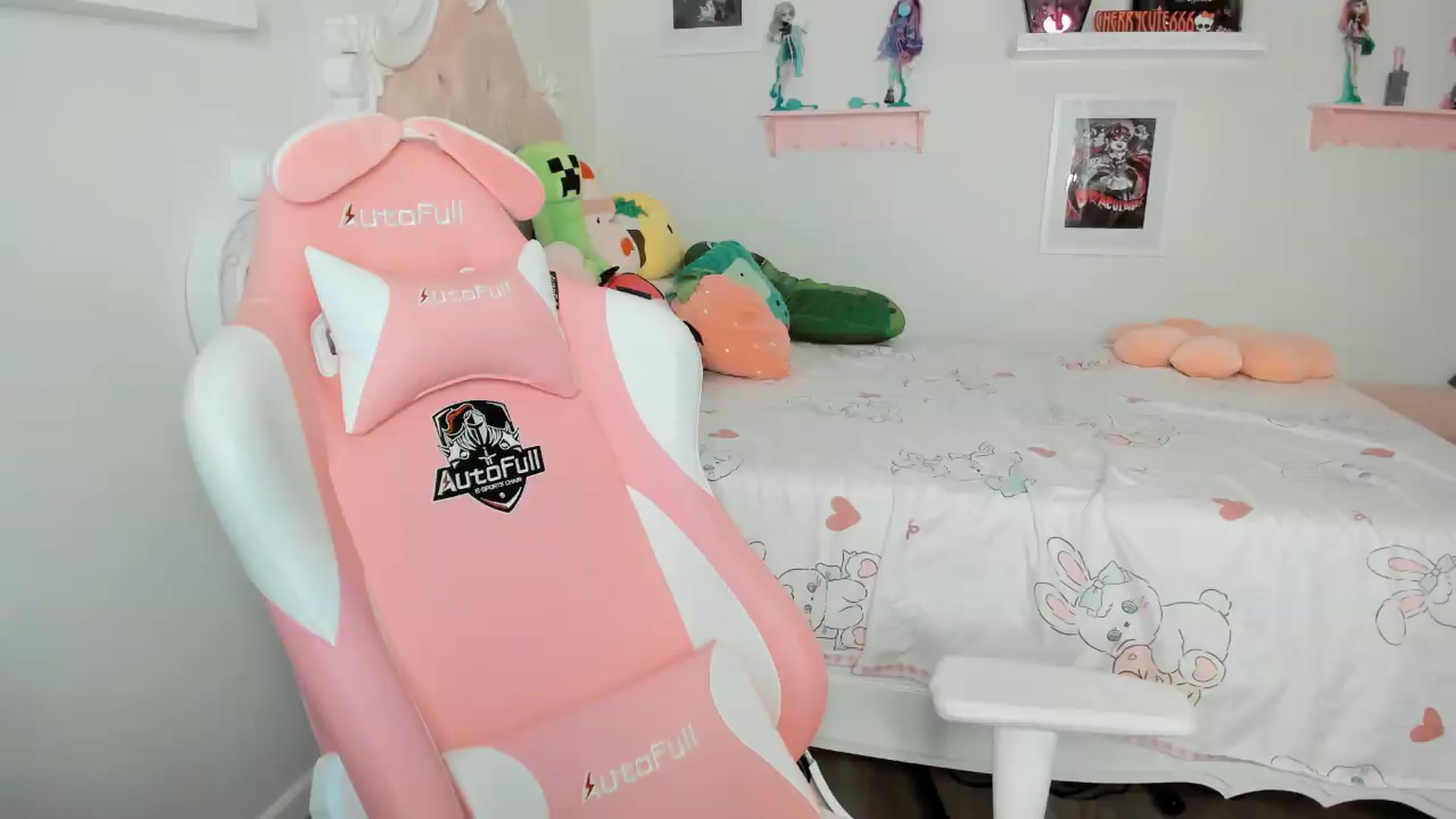 Gallery image thumbnail from Cherrycute666's myfreecams stream on, 05/13/2026, 05:51 image 18 of 20